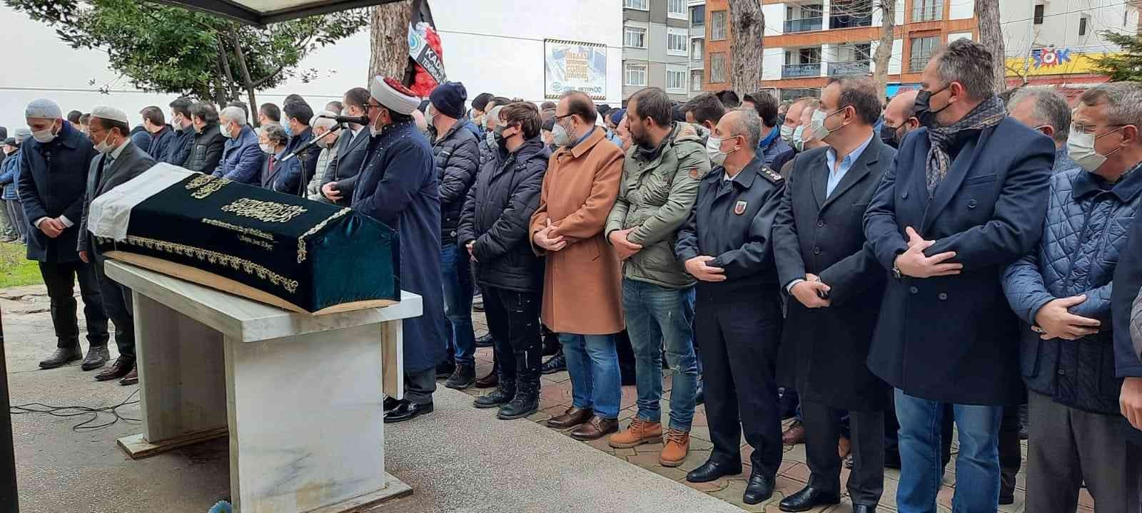 Trafik kazasında vefat eden Meclis Üyesi Ayhan Kaplan, Muratlı ilçesinde gözyaşları arasında toprağa verildi. Geçtiğimiz gün yaşanan talihsiz ...