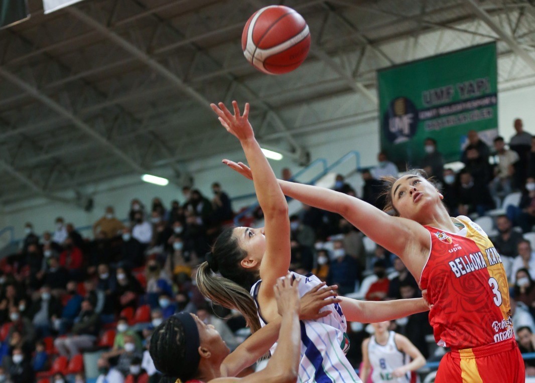 60 mağlup oldu Salon: İzmit Atatürk Spor Salonu Hakemler: Mehmet Keseratar xx, Nazlı Çisil Güngör xx, Benhür İrcel xx UMF Yapı İzmit ...