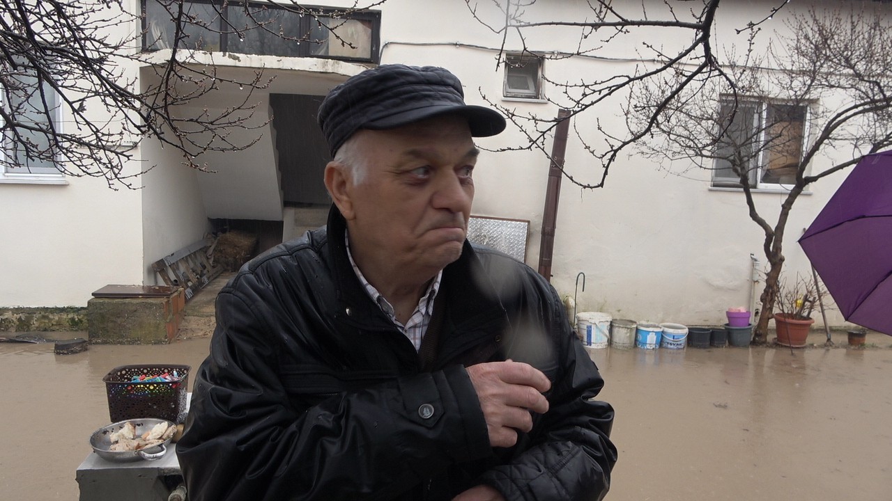 Kırklareli’nde etkili olan sağanak yağış sebebiyle birçok ev bahçelerini ve iş yerlerini su bastı. Meteoroloji Genel Müdürlüğünün uyarılarının ...