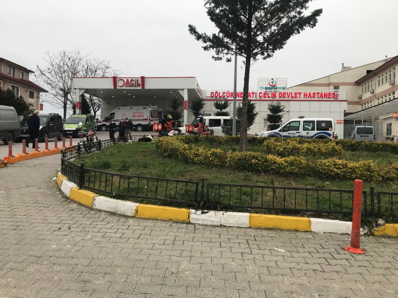 Kocaeli’de bir kadın, kocasının kitaplıktaki tabancası düşünce karnından yaralandı. 26 yaşındaki kadının hayati tehlikesi olduğu öğrenildi. Olay ...