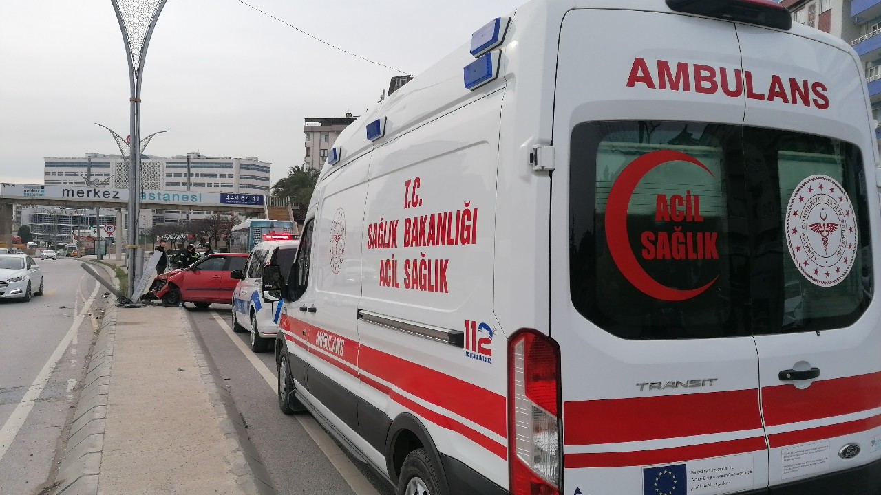 Kocaeli’nin Gebze ilçesinde iki aracın çarpışması neticesinde meydana gelen kazada 3 kişi yaralandı. Kaza, Osman Yılmaz Mahallesi’nde meydana ...