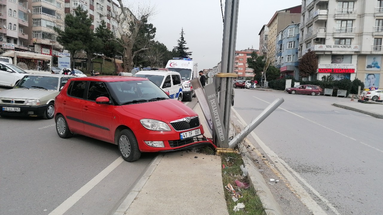 Kocaeli’nin Gebze ilçesinde iki aracın çarpışması neticesinde meydana gelen kazada 3 kişi yaralandı. Kaza, Osman Yılmaz Mahallesi’nde meydana ...