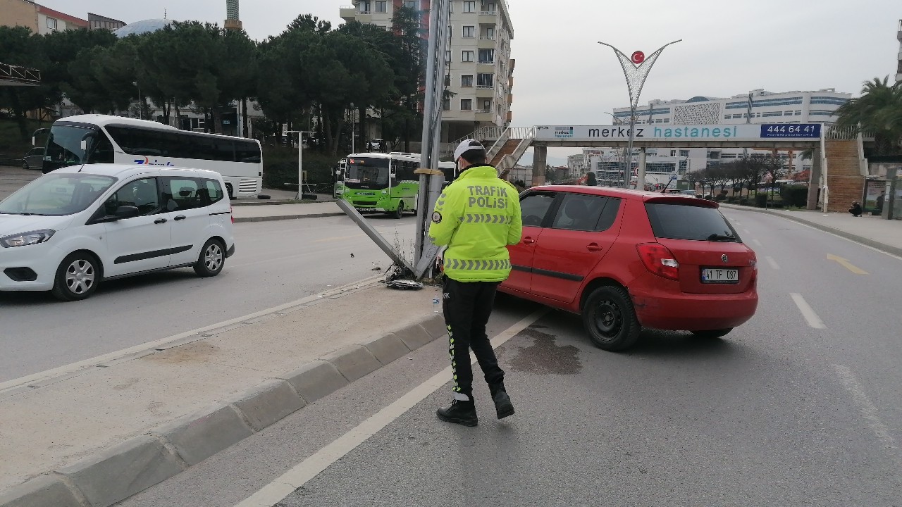 Kocaeli’nin Gebze ilçesinde iki aracın çarpışması neticesinde meydana gelen kazada 3 kişi yaralandı. Kaza, Osman Yılmaz Mahallesi’nde meydana ...