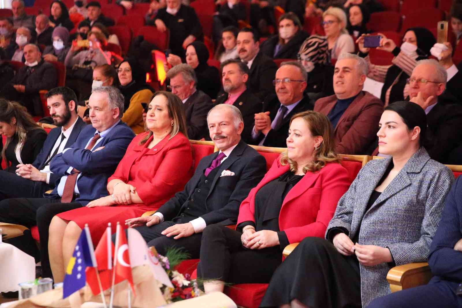 Bayrampaşa Belediyesi, Kosova’nın bağımsızlığının 14. yılını görkemli bir programla kutladı. Programa ev sahipliği yapan Bayrampaşa Belediye ...