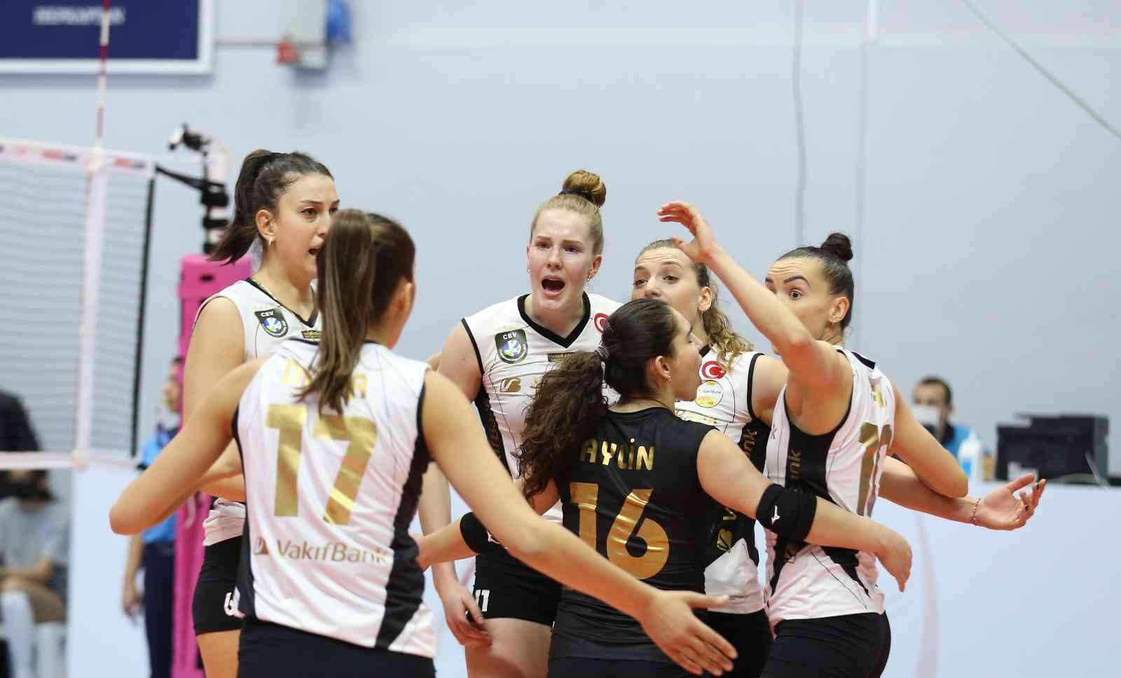 Misli.com Sultanlar Ligi 21. hafta karşılaşmasında Sarıyer Belediyespor’a konuk olan VakıfBank rakibini 3-0 mağlup ederek liderliğini sürdürdü ...