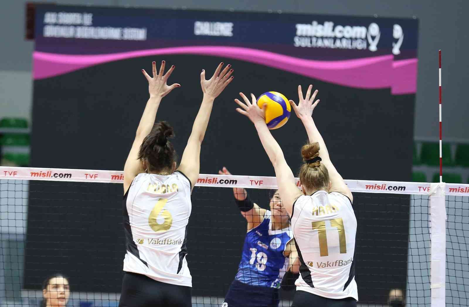 Misli.com Sultanlar Ligi 21. hafta karşılaşmasında Sarıyer Belediyespor’a konuk olan VakıfBank rakibini 3-0 mağlup ederek liderliğini sürdürdü ...