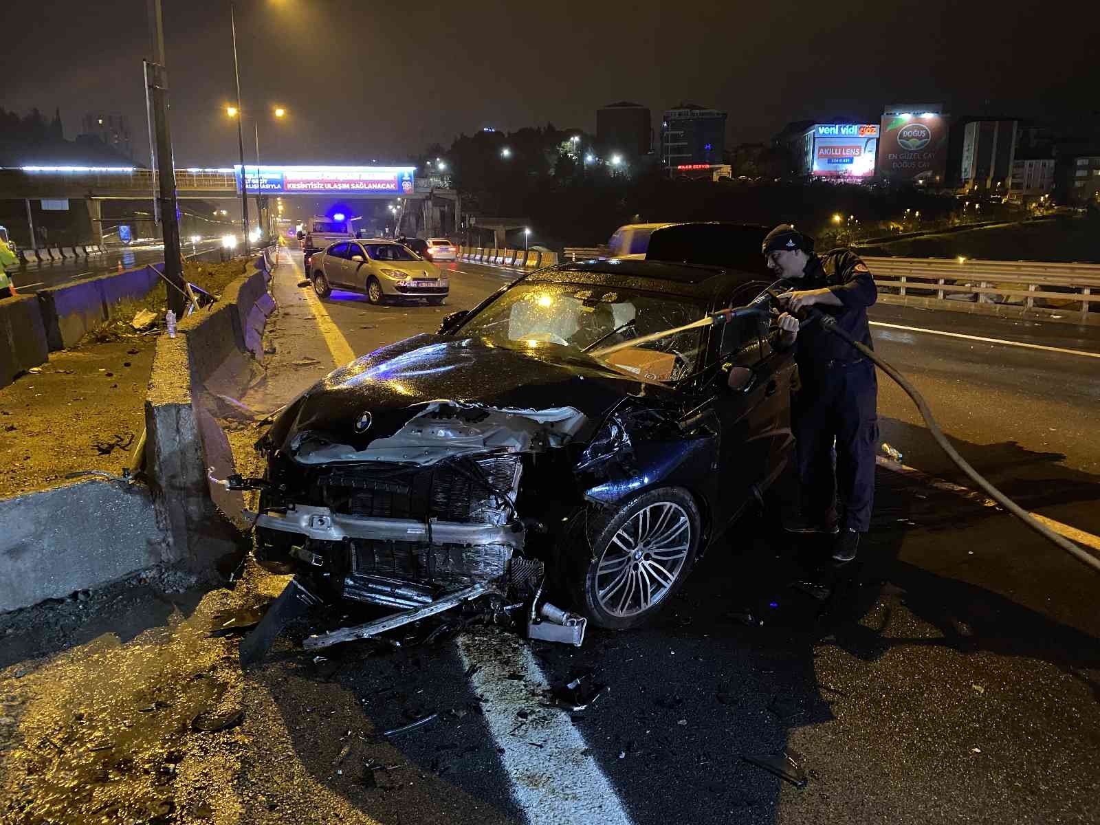 E-5 Maltepe Kartal istikametinde aynı noktoda 2 ayrı kaza gerçekleşti. Kazaya 3 otomobil karıştı. Yol üzerinde gerçekleşen kazaya bakmak için ...