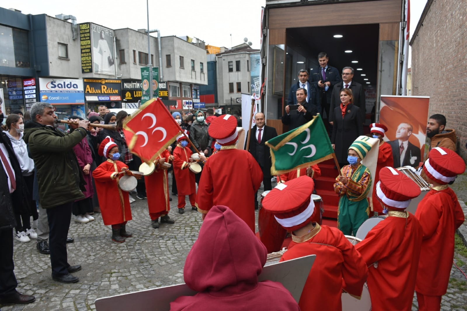 Anadolu Yolunda "Yüreklerde Akif Dillerde Hürriyet" temalı İstiklal Marşı ve Mehmet Akif Ersoy sergi tırı İstanbul’dan sonra Edirne’de ziyarete ...