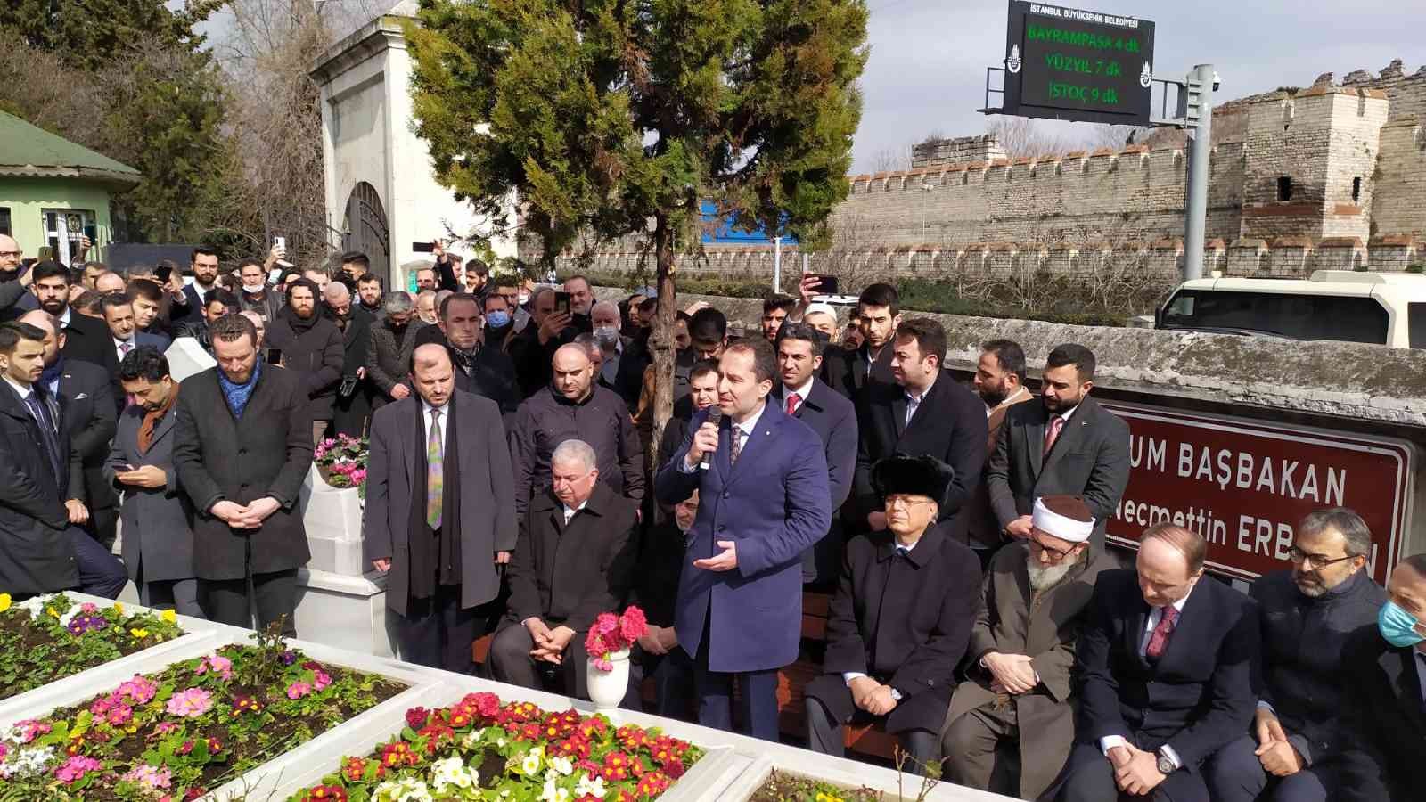 Merhum Başbakan Necmettin Erbakan, vefatının 11’inci yılında düzenlenen törenle kabri başında anıldı. Törene katılan Yeniden Refah Partisi Genel ...