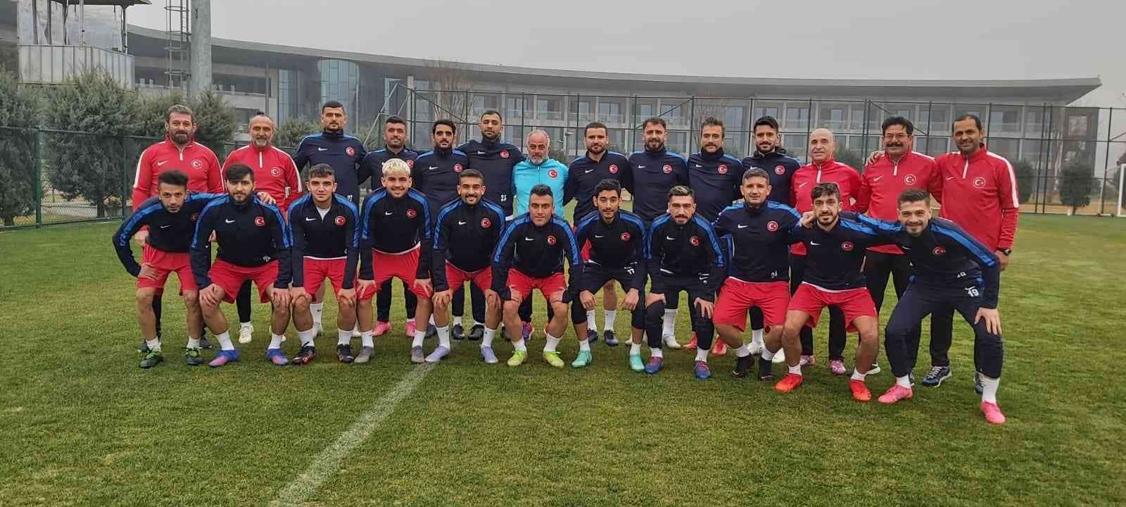 Türkiye İşitme Engelliler Futbol Milli Takım hazırlık kampı TFF Hasan Doğan Milli Takımlar Kamp ve Eğitim Tesisleri’nde başladı. İşitme ...