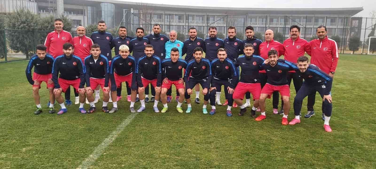 Türkiye İşitme Engelliler Futbol Milli Takım hazırlık kampı TFF Hasan Doğan Milli Takımlar Kamp ve Eğitim Tesisleri’nde başladı. İşitme ...