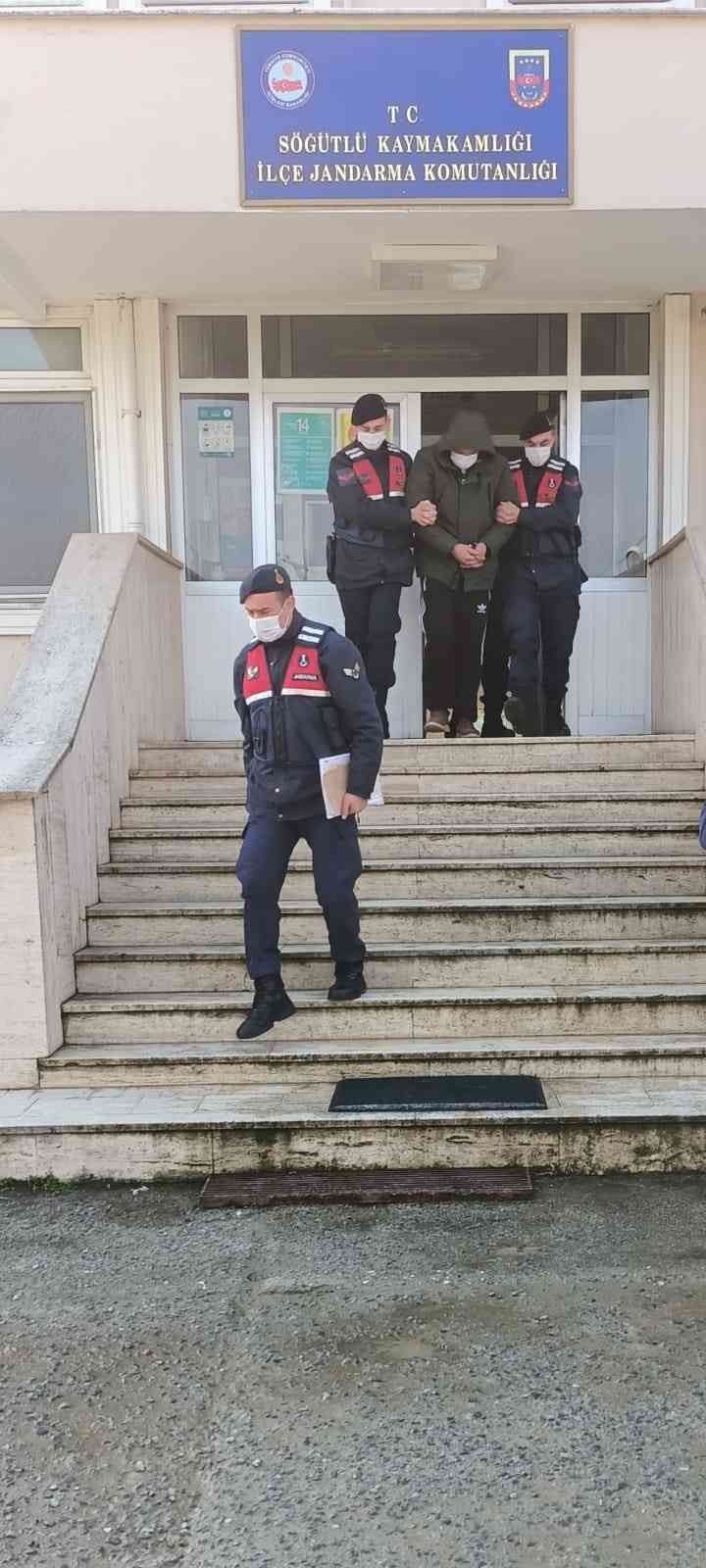 Sakarya’nın Söğütlü ilçesi Organize Sanayi Bölgesi’nde bulunan işletmeden 385 bin TL değerinde malzeme çalan ve kendisini farklı isimle tanıtan ...