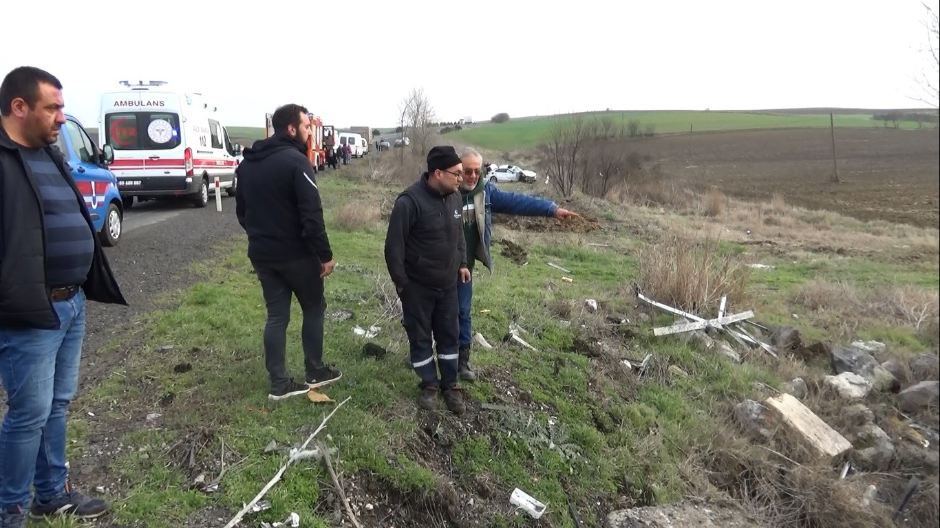 Tekirdağ’da sürücüsünün kontrolünden çıkan otomobil taklalar atarak tarlaya uçtu. Kazada sürücü yaralanırken otomobil hurdaya döndü. Olay ...