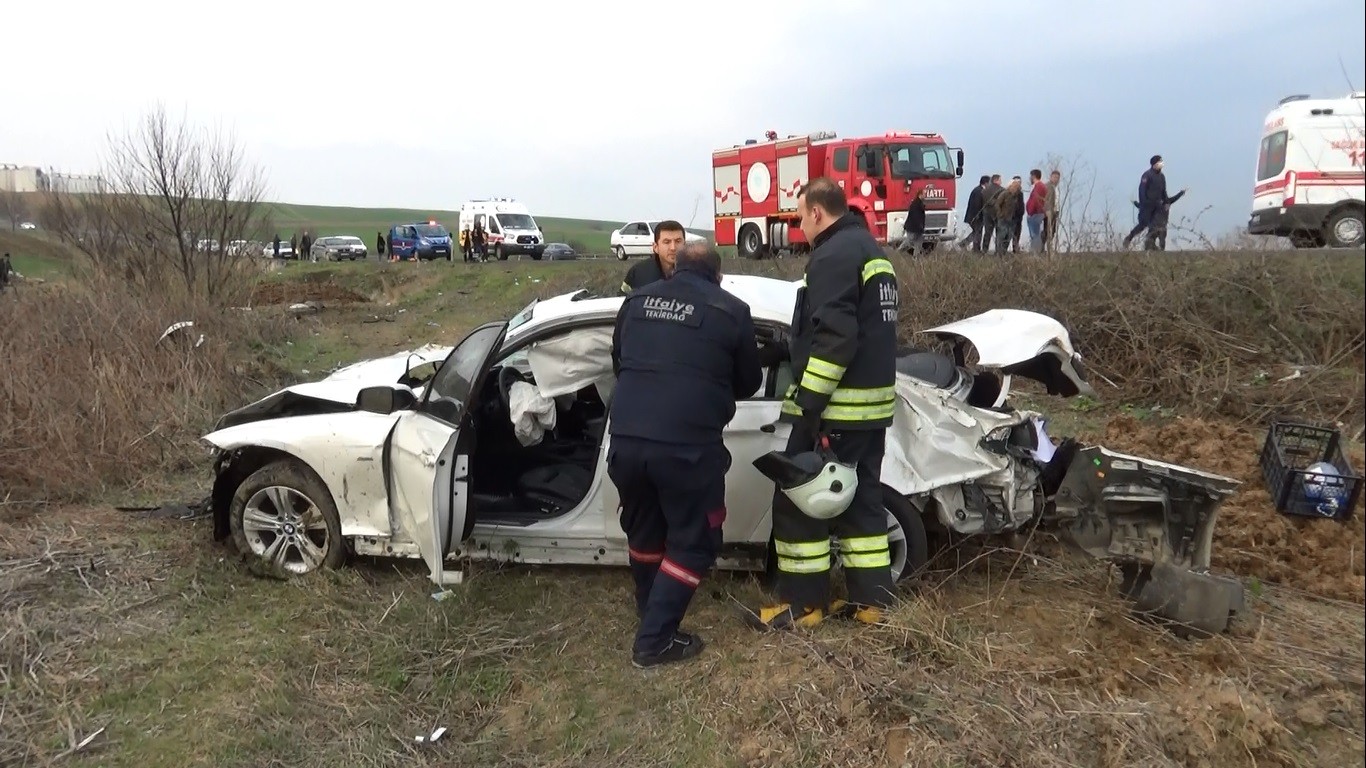 Tekirdağ’da sürücüsünün kontrolünden çıkan otomobil taklalar atarak tarlaya uçtu. Kazada sürücü yaralanırken otomobil hurdaya döndü. Olay ...