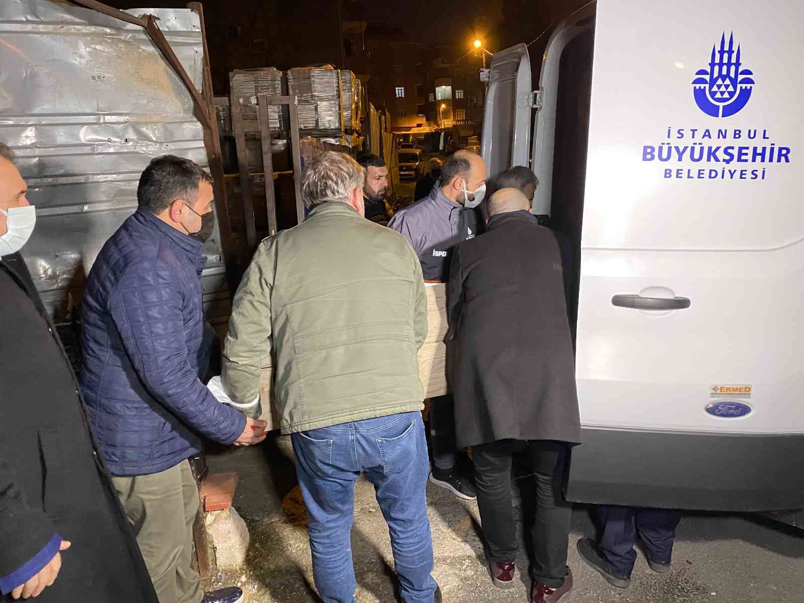 Pendik’te ikamet eden Nihat Erdem isimli denizci, evli olduğu Ukraynalı eşini öldürdükten sonra intihar etti. Olay, akşam saatlerinde Pendik ...