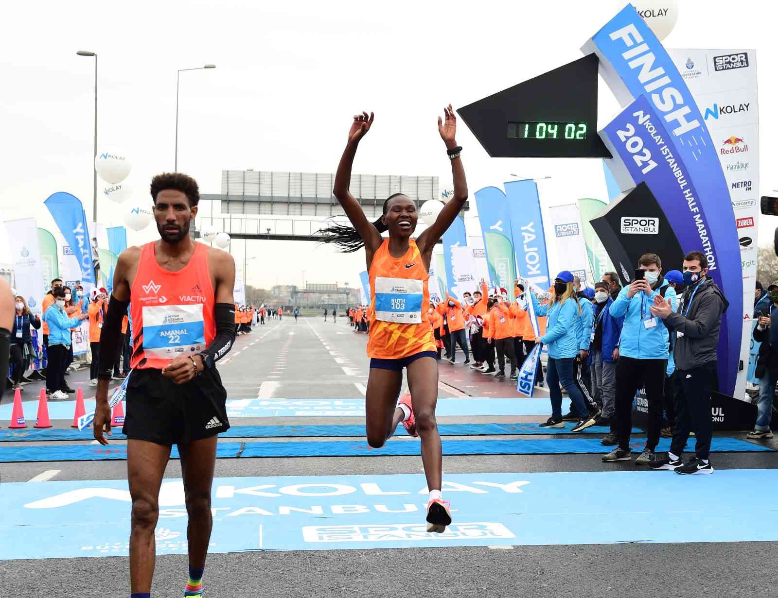 Dünyanın en iyi yarı maratonları arasında yer alan İstanbul Yarı Maratonu, 27 Mart 2022 Pazar günü 17. kez koşulacak. Tarihi Yarımada’da ...