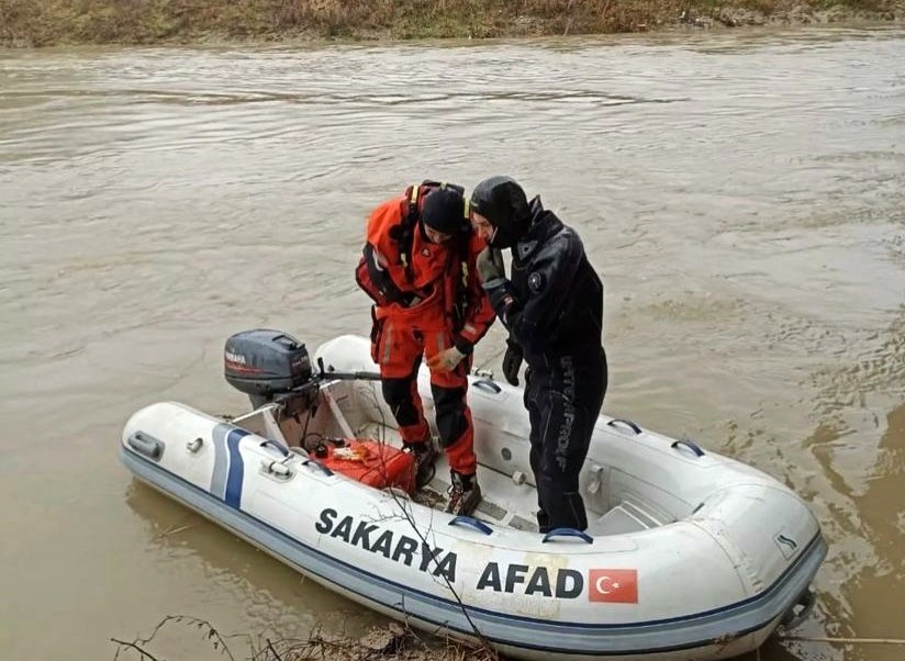 Sakarya’nın Adapazarı ilçesinde girdiği nehirde kaybolan 31 yaşındaki Salih Şimşek’i bulabilmek için 11’inci günde de ekiplerin çalışması sürüyor ...