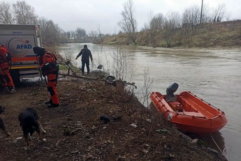 Sakarya’nın Adapazarı ilçesinde girdiği nehirde kaybolan 31 yaşındaki Salih Şimşek’i bulabilmek için 11’inci günde de ekiplerin çalışması sürüyor ...