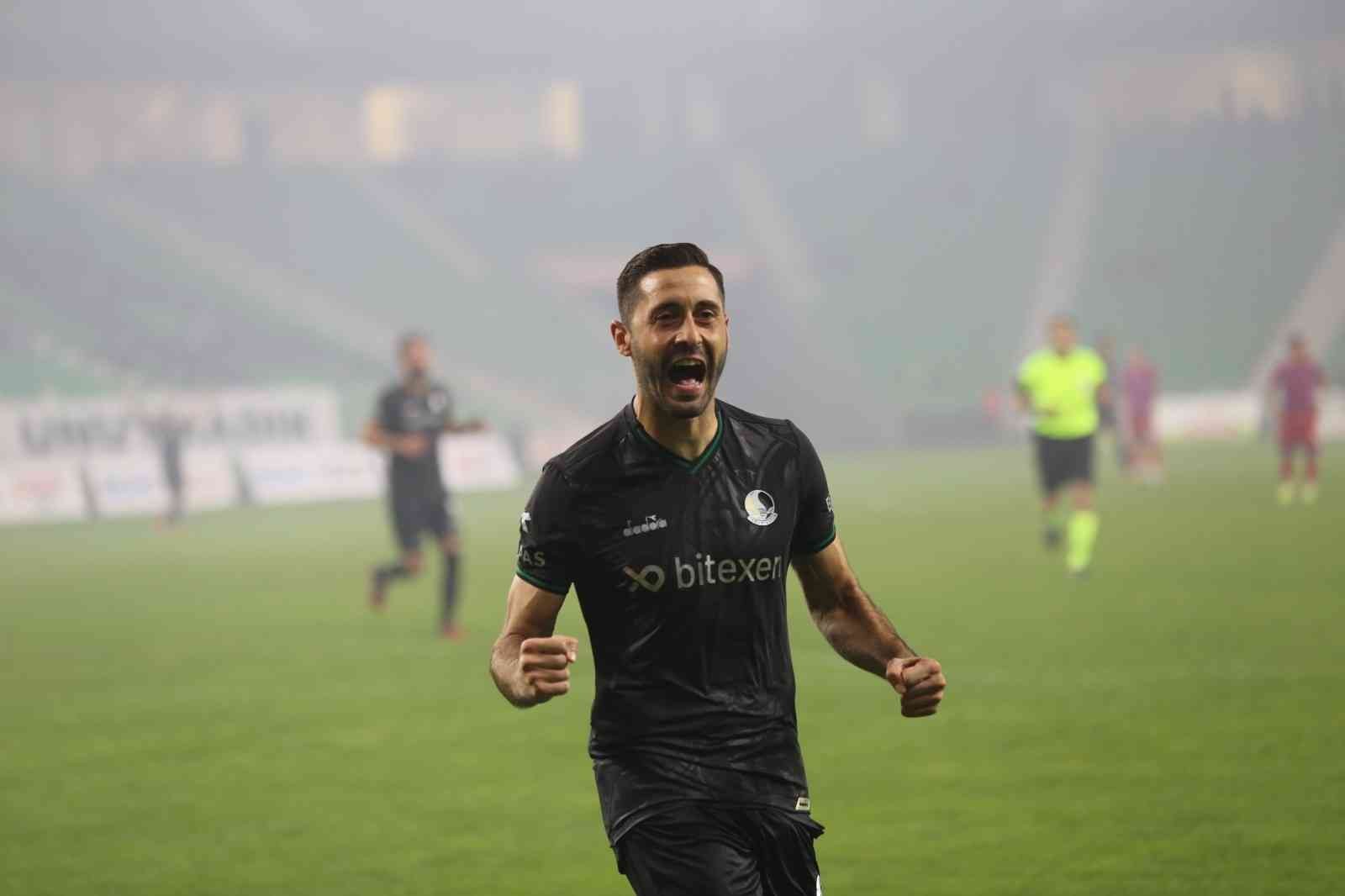 TFF 2. Lig’de 58 puanla liderliğini sürdüren Sakaryaspor’da gol yükünü iki isim sırtlıyor. Ozan Sol ve Tahir Babaoğlu attıkları gollerle yeşil ...