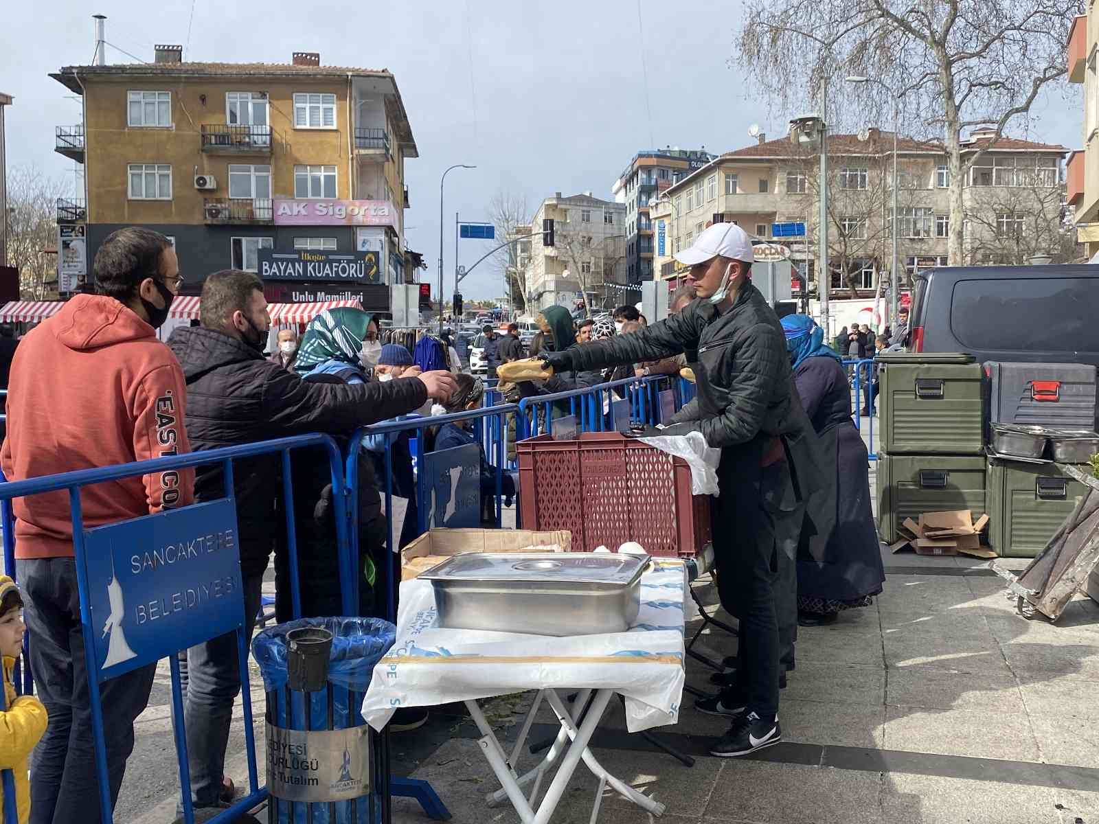 Sancaktepe Belediyesi ve Sancaktepe Trabzonlular Derneği’nin 4’üncüsünü düzenlediği Hamsi Festivali’nde vatandaşlara 7 ton hamsi ikram edildi ...