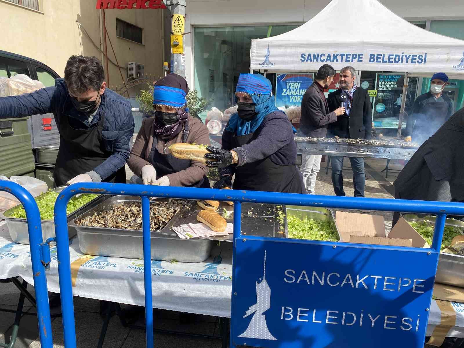 Sancaktepe Belediyesi ve Sancaktepe Trabzonlular Derneği’nin 4’üncüsünü düzenlediği Hamsi Festivali’nde vatandaşlara 7 ton hamsi ikram edildi ...