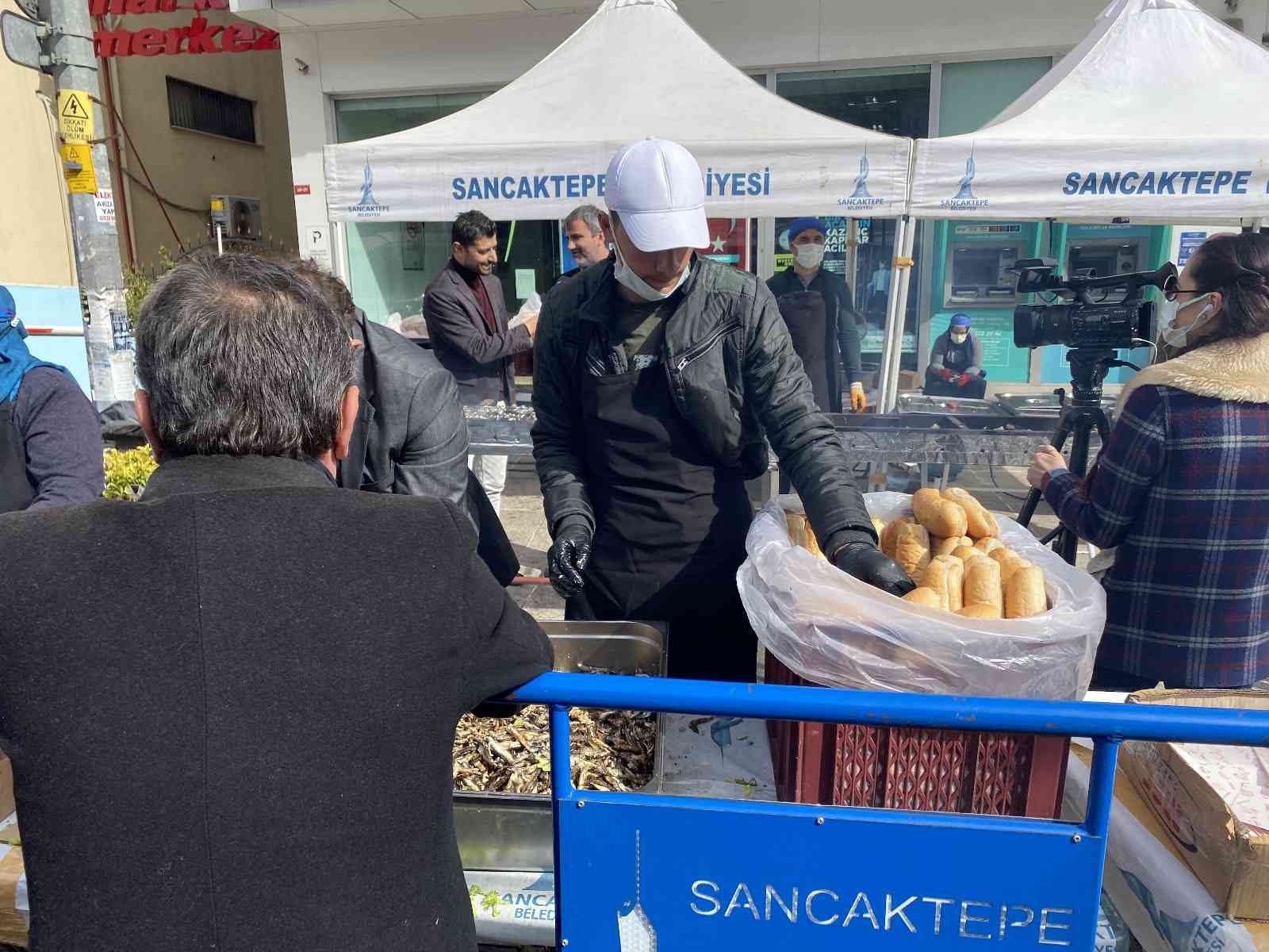 Sancaktepe Belediyesi ve Sancaktepe Trabzonlular Derneği’nin 4’üncüsünü düzenlediği Hamsi Festivali’nde vatandaşlara 7 ton hamsi ikram edildi ...