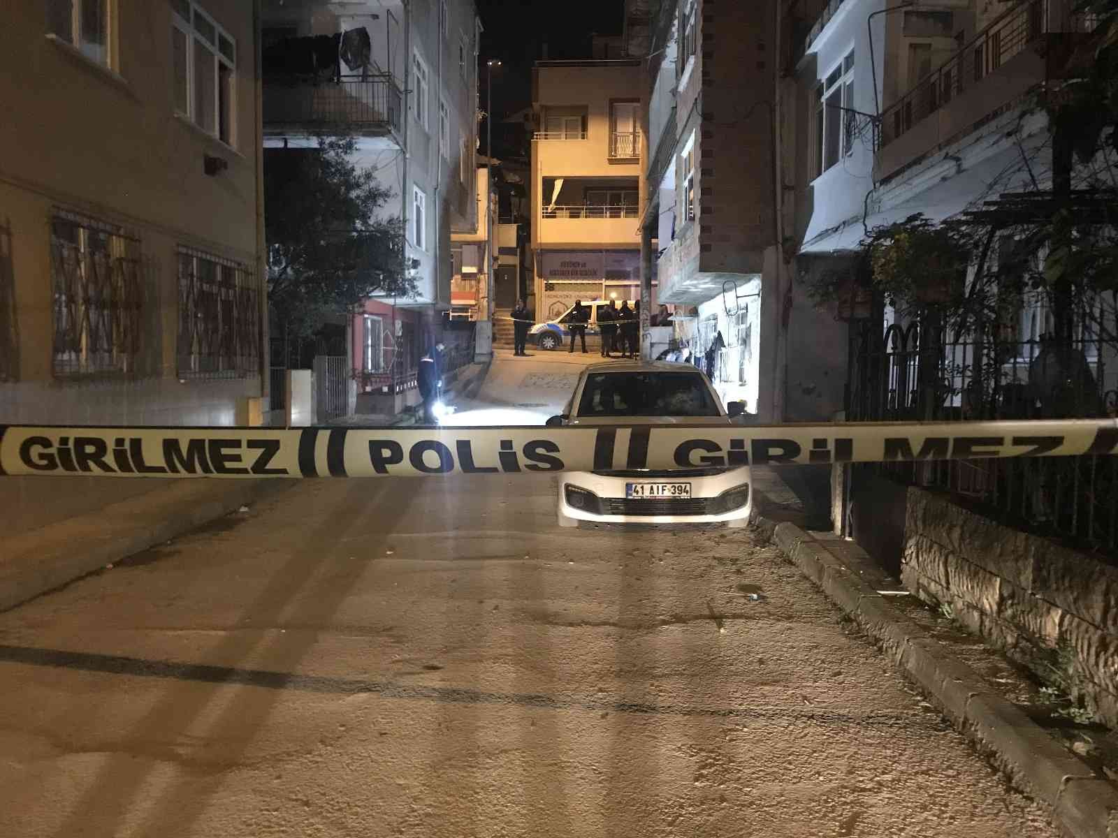 Kocaeli’de bir kişi, sokak ortasında silahla vurularak yaralandı. Olay, İzmit ilçesine bağlı Bekirdere Mahallesi Şevketbey Sokak üzerinde meydana ...