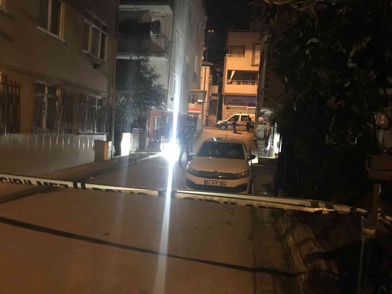 Kocaeli’de bir kişi, sokak ortasında silahla vurularak yaralandı. Olay, İzmit ilçesine bağlı Bekirdere Mahallesi Şevketbey Sokak üzerinde meydana ...