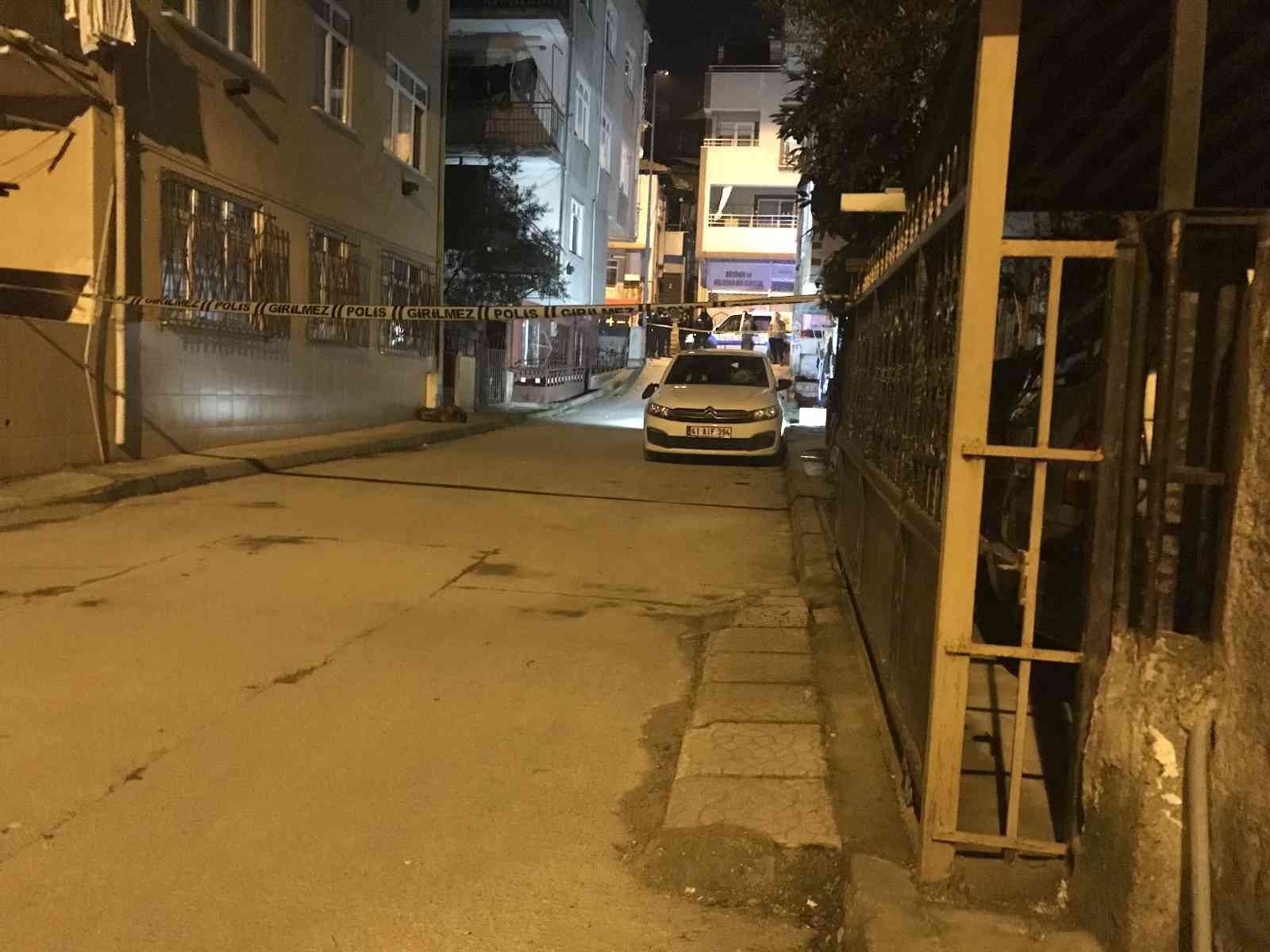 Kocaeli’de bir kişi, sokak ortasında silahla vurularak yaralandı. Olay, İzmit ilçesine bağlı Bekirdere Mahallesi Şevketbey Sokak üzerinde meydana ...