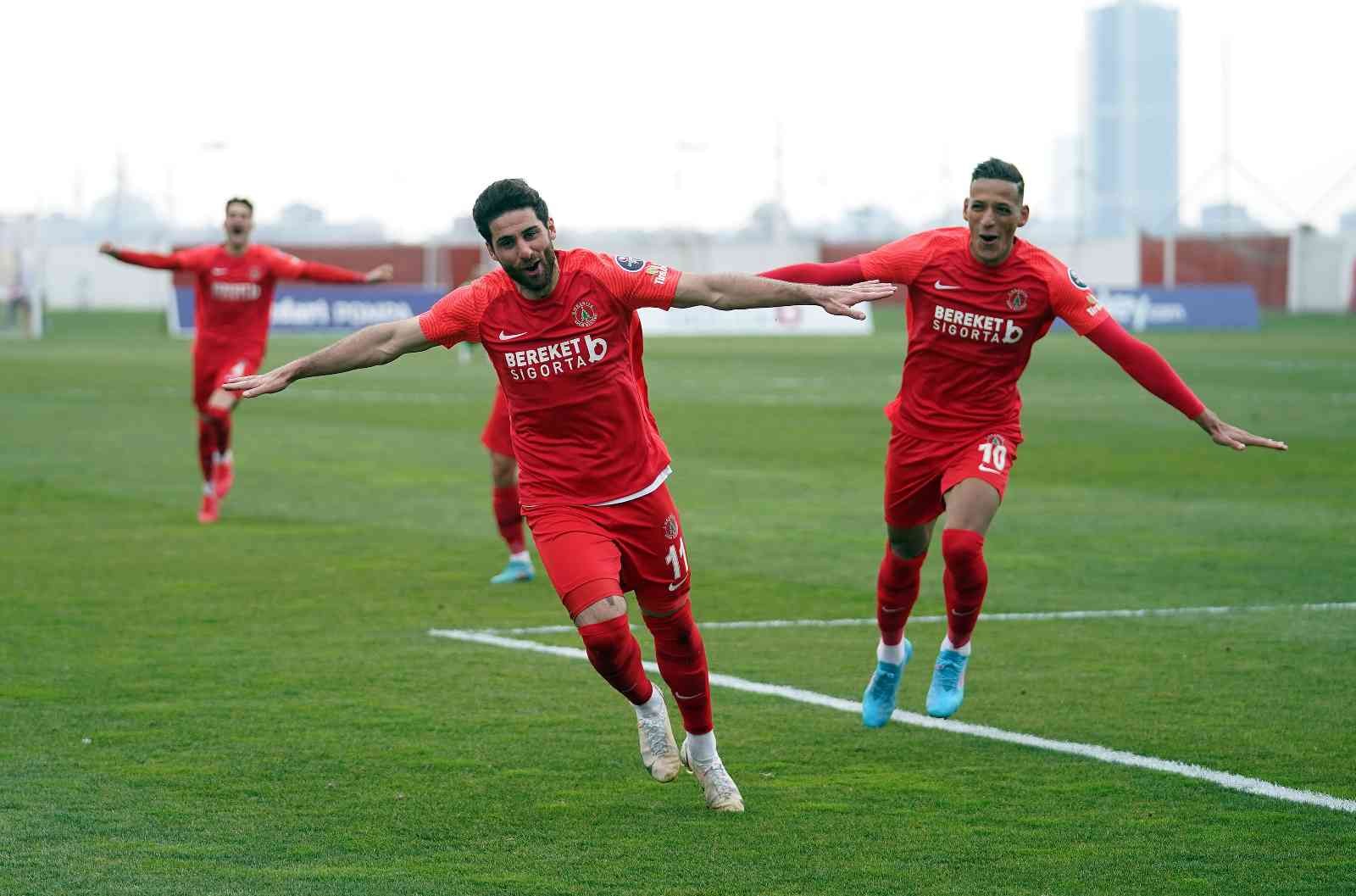 Spor Toto 1. Lig’in 27. haftasında Ümraniyespor, sahasında Samsunspor ile karşılaştı. İstanbul ekibi sahadan 3-1 galip ayrıldı. Maçtan dakikalar ...