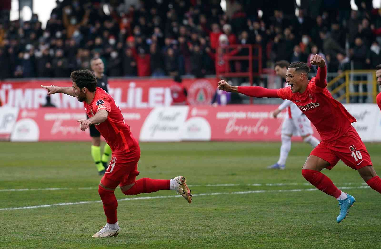 Spor Toto 1. Lig’in 27. haftasında Ümraniyespor, sahasında Samsunspor ile karşılaştı. İstanbul ekibi sahadan 3-1 galip ayrıldı. Maçtan dakikalar ...