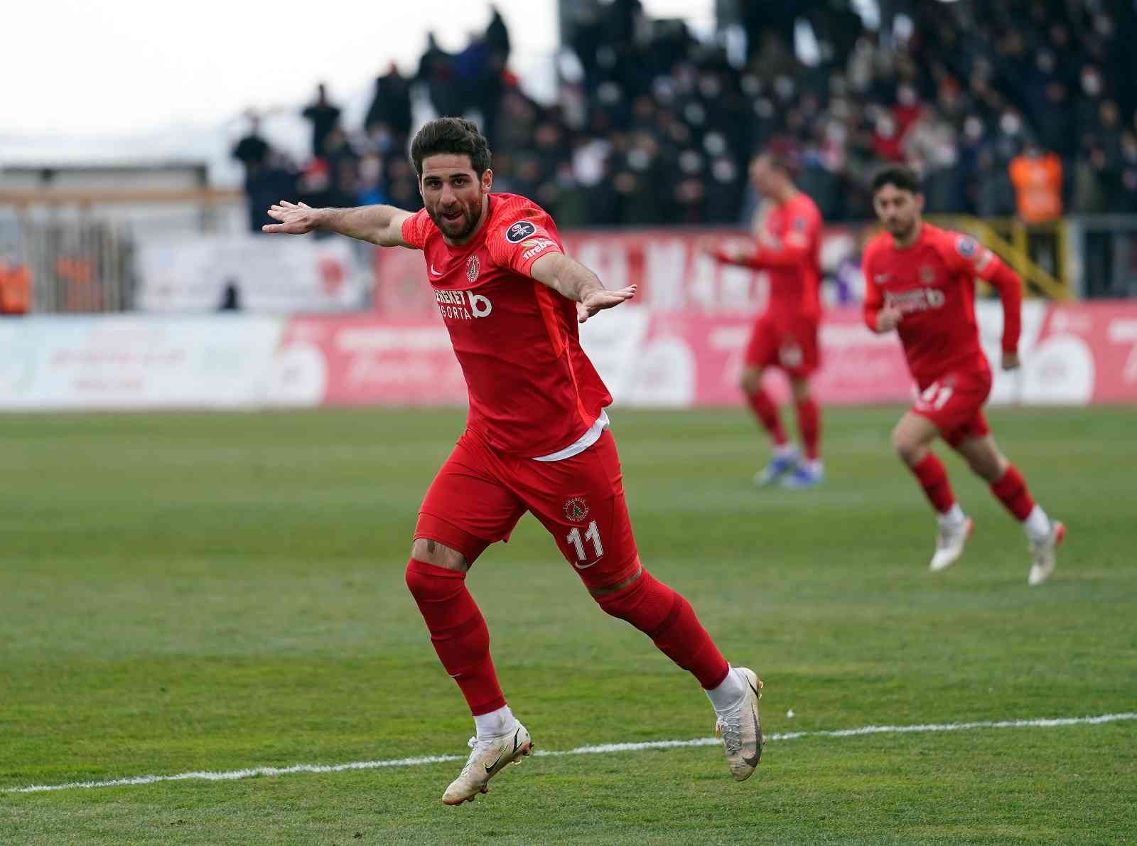 Spor Toto 1. Lig’in 27. haftasında Ümraniyespor, sahasında Samsunspor ile karşılaştı. İstanbul ekibi sahadan 3-1 galip ayrıldı. Maçtan dakikalar ...