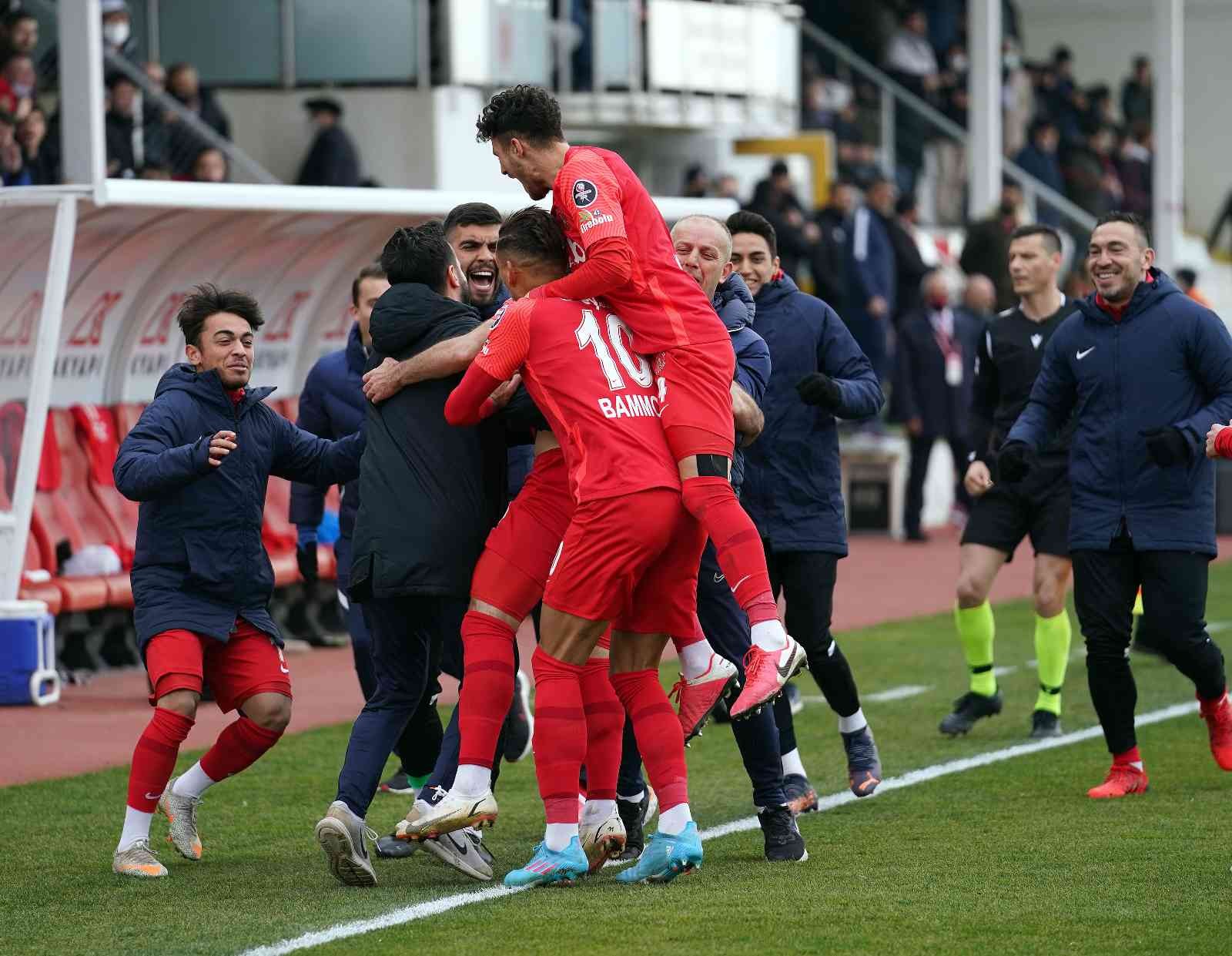 Spor Toto 1. Lig’in 27. haftasında Ümraniyespor, sahasında Samsunspor ile karşılaştı. İstanbul ekibi sahadan 3-1 galip ayrıldı. Maçtan dakikalar ...