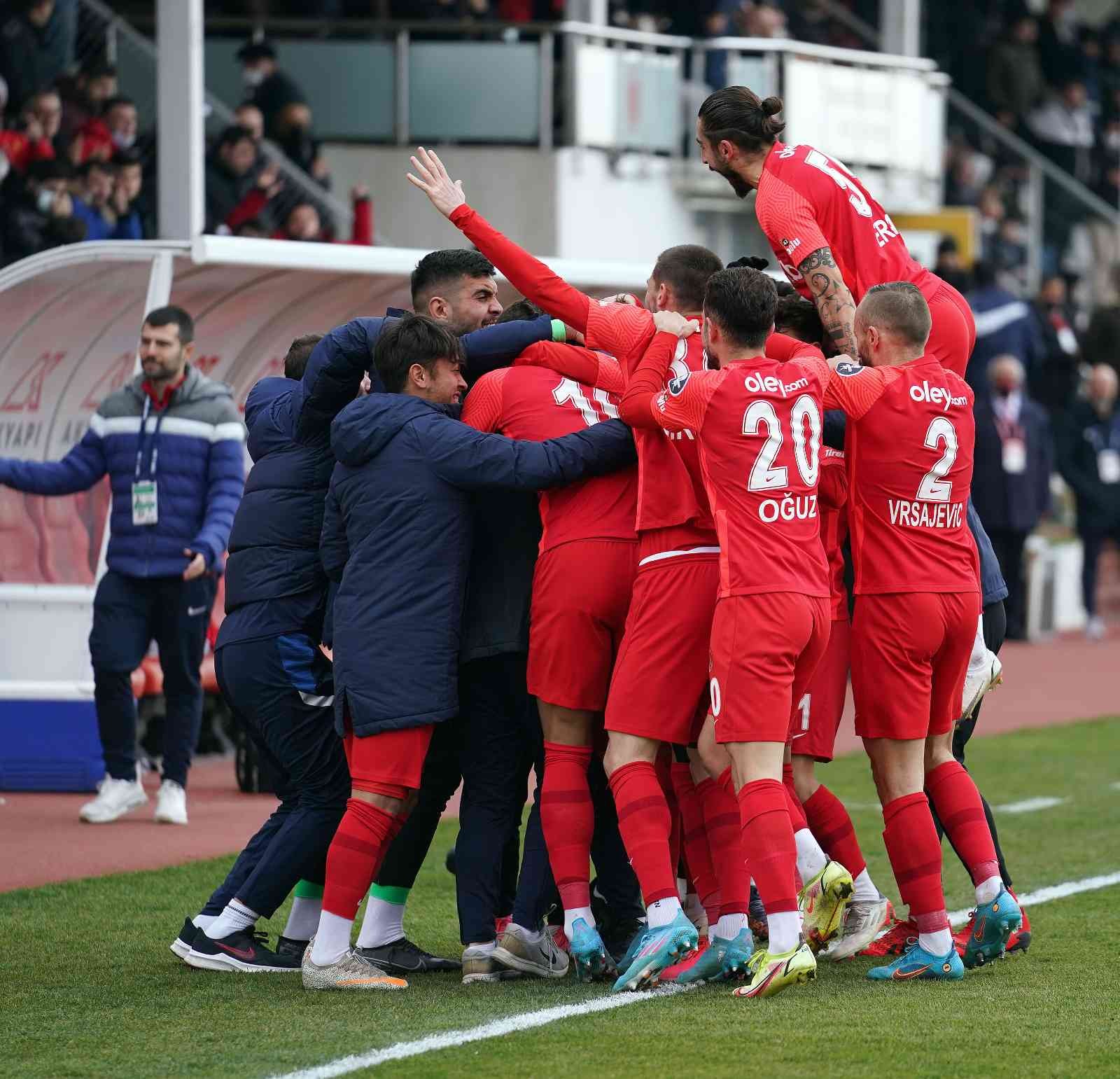 Spor Toto 1. Lig’in 27. haftasında Ümraniyespor, sahasında Samsunspor ile karşılaştı. İstanbul ekibi sahadan 3-1 galip ayrıldı. Maçtan dakikalar ...