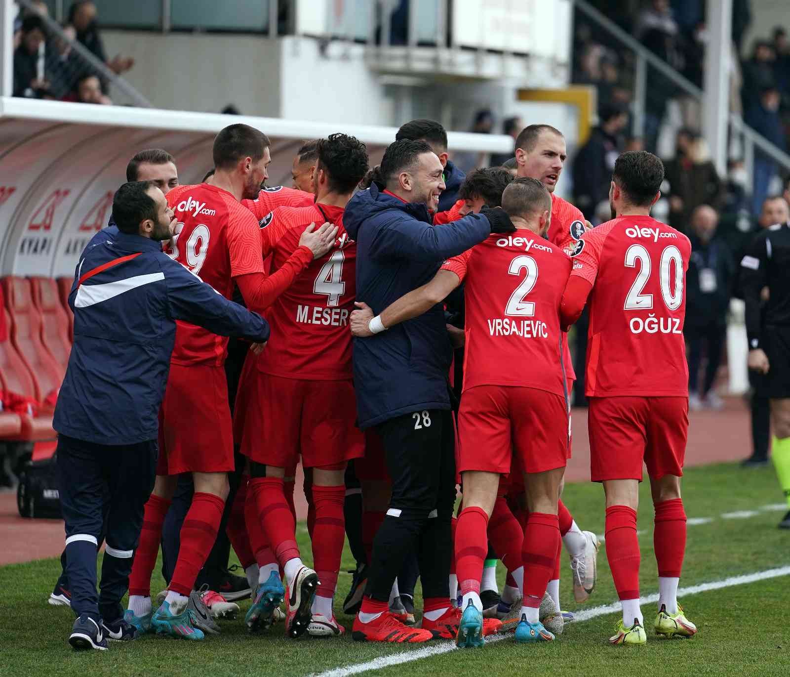 Spor Toto 1. Lig’in 27. haftasında Ümraniyespor, sahasında Samsunspor ile karşılaştı. İstanbul ekibi sahadan 3-1 galip ayrıldı. Maçtan dakikalar ...