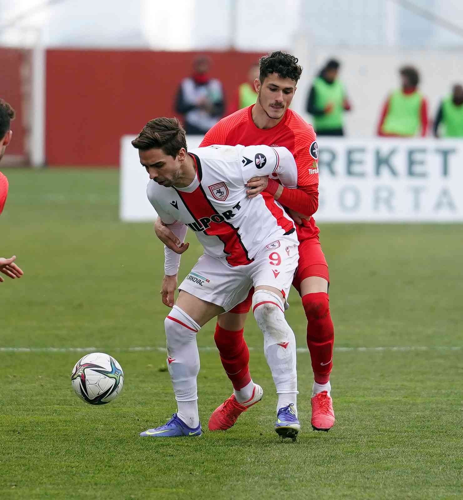 Spor Toto 1. Lig’in 27. haftasında Ümraniyespor, sahasında Samsunspor ile karşılaştı. İstanbul ekibi sahadan 3-1 galip ayrıldı. Maçtan dakikalar ...