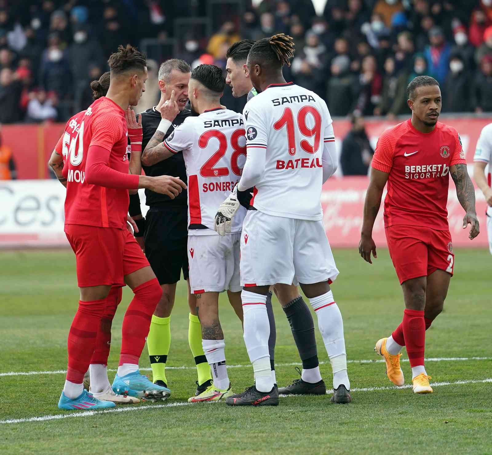 Spor Toto 1. Lig’in 27. haftasında Ümraniyespor, sahasında Samsunspor ile karşılaştı. İstanbul ekibi sahadan 3-1 galip ayrıldı. Maçtan dakikalar ...