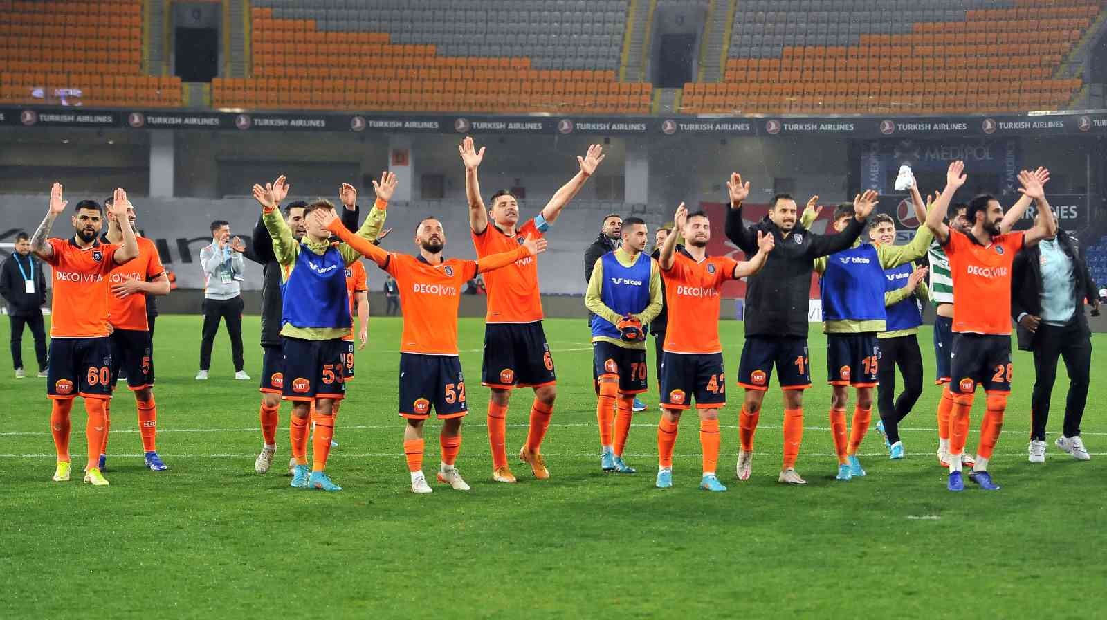 Başakşehir, 21. hafta erteleme mücadelesinde İH Konyaspor’u konuk etti. Ev sahibi ekip, ilk yarısını 1-0 geride kapattığı mücadeleden 2-1’lik ...