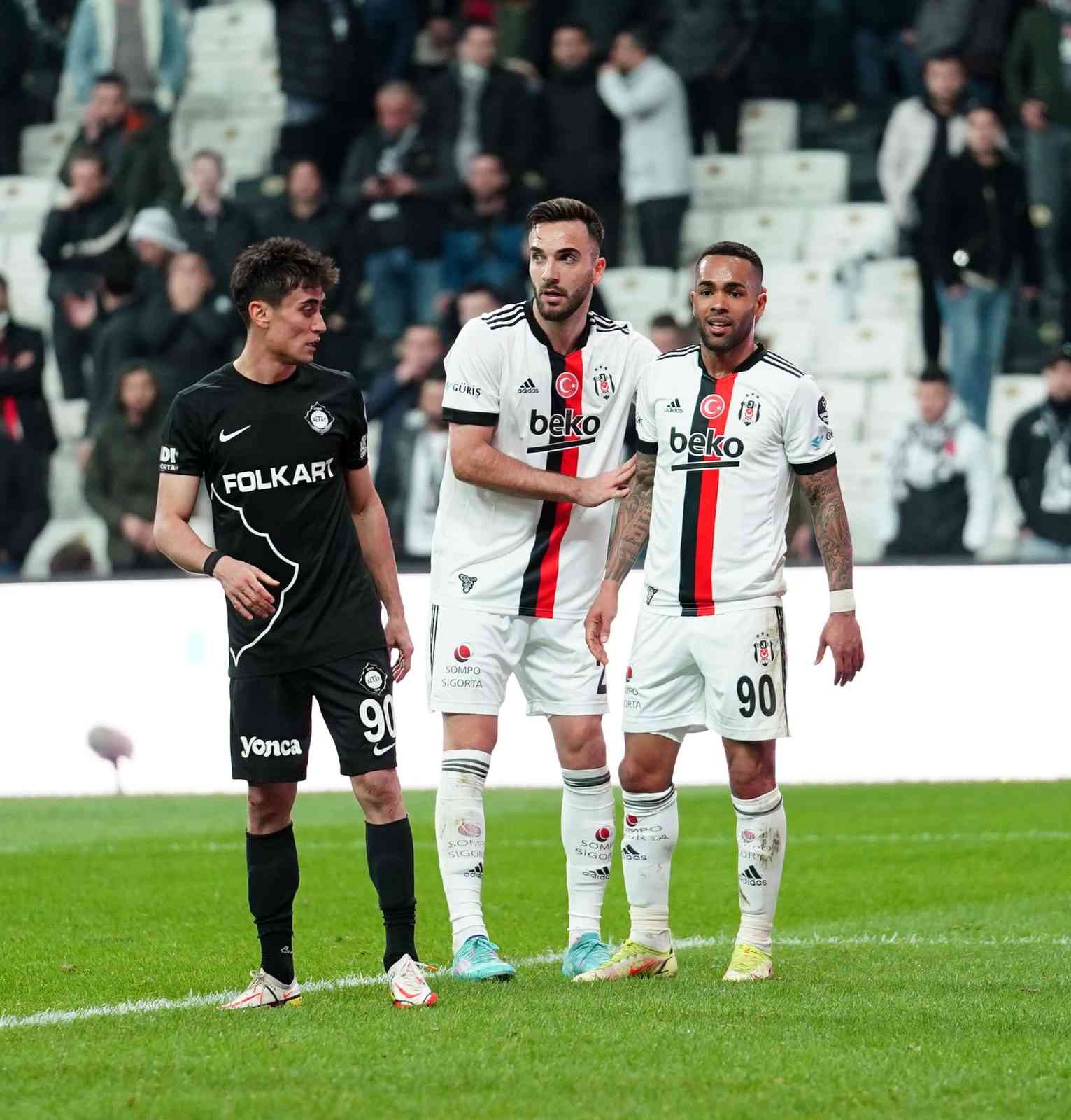 Spor Toto Süper Lig’in 26. haftasında Beşiktaş, Altay’ı ağırlıyor. Müsabakanın ilk yarısı golsüz eşitlikle sona erdi. Maçtan dakikalar (İlk yarı ...