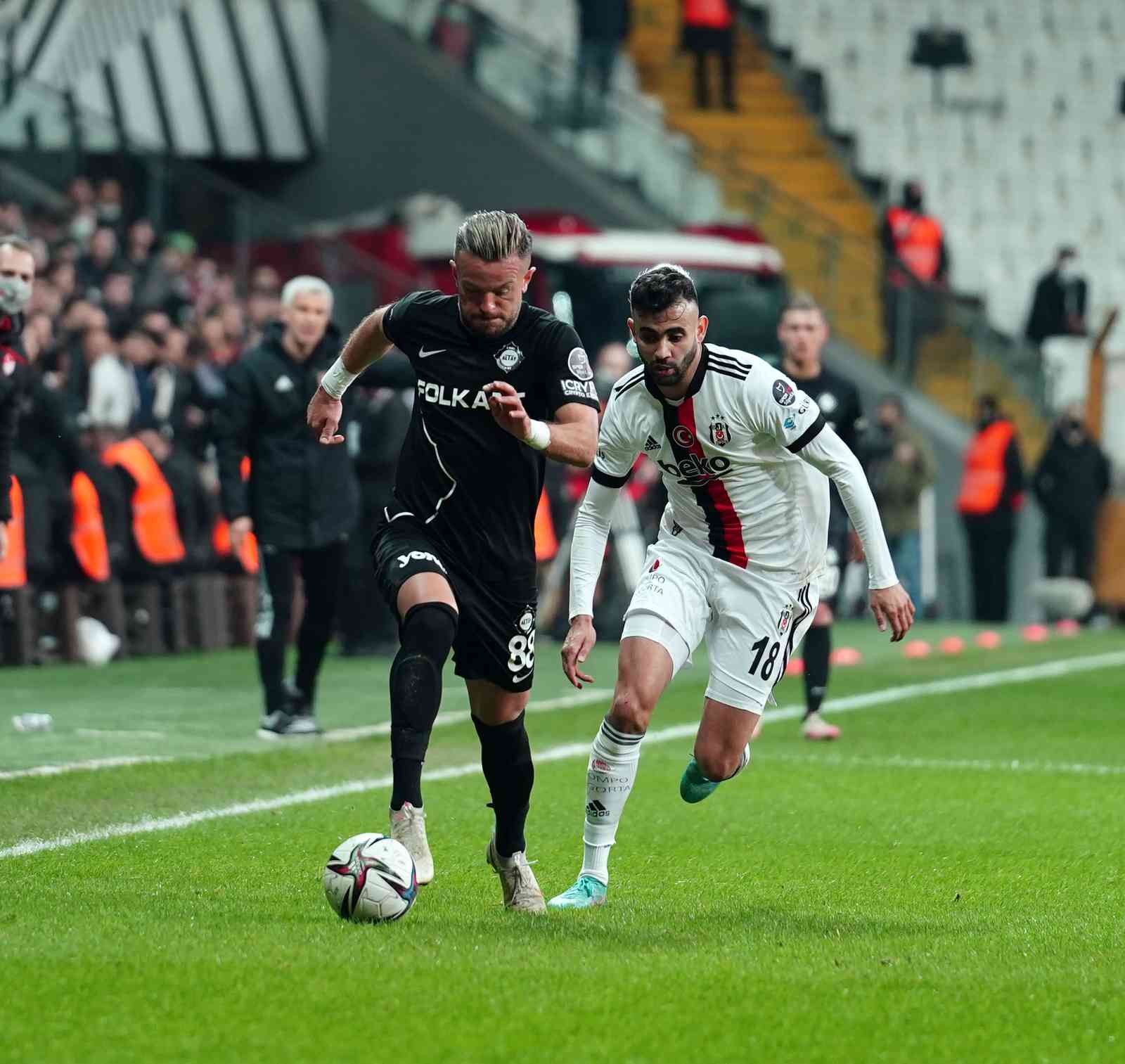 Spor Toto Süper Lig’in 26. haftasında Beşiktaş, Altay’ı ağırlıyor. Müsabakanın ilk yarısı golsüz eşitlikle sona erdi. Maçtan dakikalar (İlk yarı ...