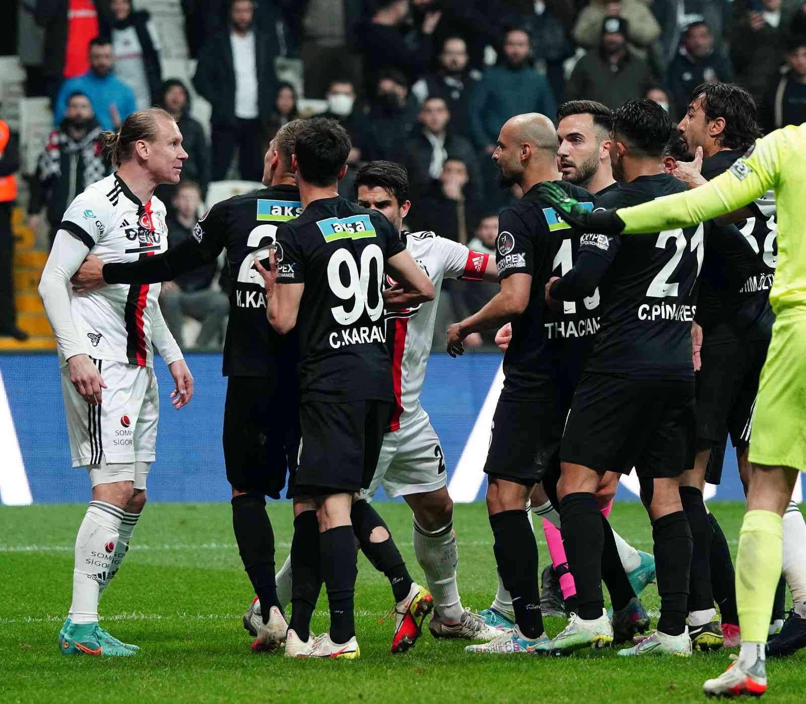 Spor Toto Süper Lig’in 26. haftasında Beşiktaş, Altay’ı ağırladı. Müsabaka siyah-beyazlı ekibin 1-0’lık üstünlüğüyle sona erdi. Maçtan ...