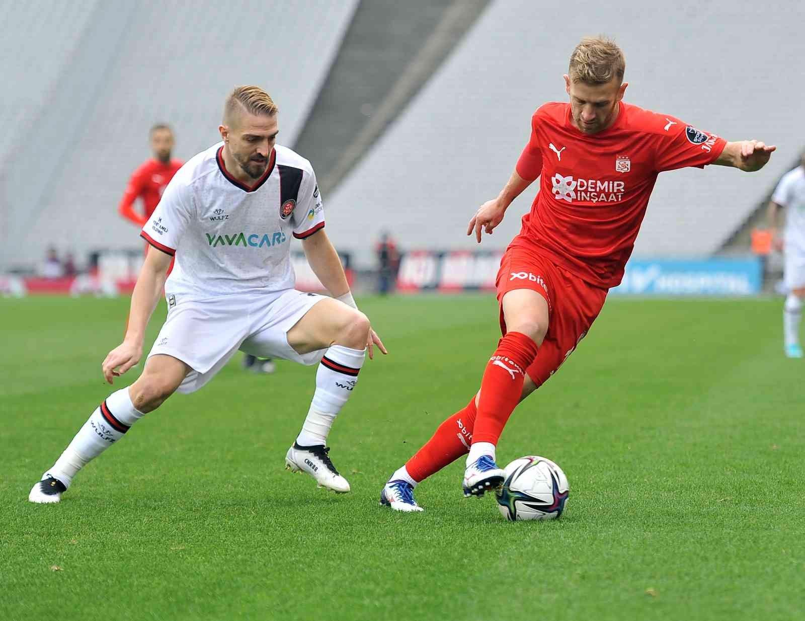 Spor Toto Süper Lig’in 26. haftasında Karagümrük, Sivasspor’u konuk ediyor. Mücadelenin 25 dakikası golsüz eşitlikle geçildi. Kaynak: İHA