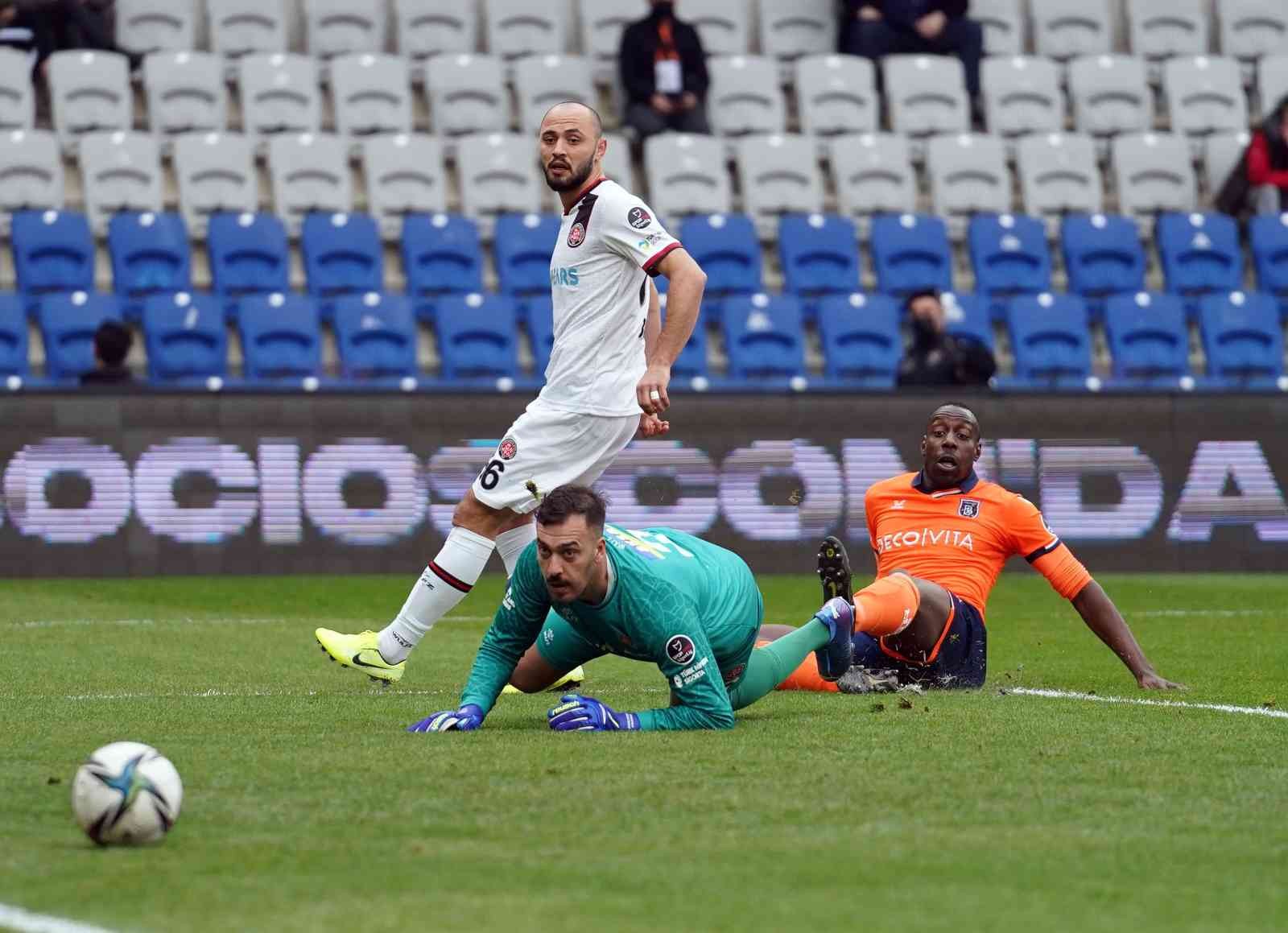 Spor Toto Süper Lig’in 27. haftasında Medipol Başakşehir, Karagümrük’ü konuk ediyor. Mücadelenin 15 dakikası golsüz eşitlikle geçildi. Kaynak: İHA