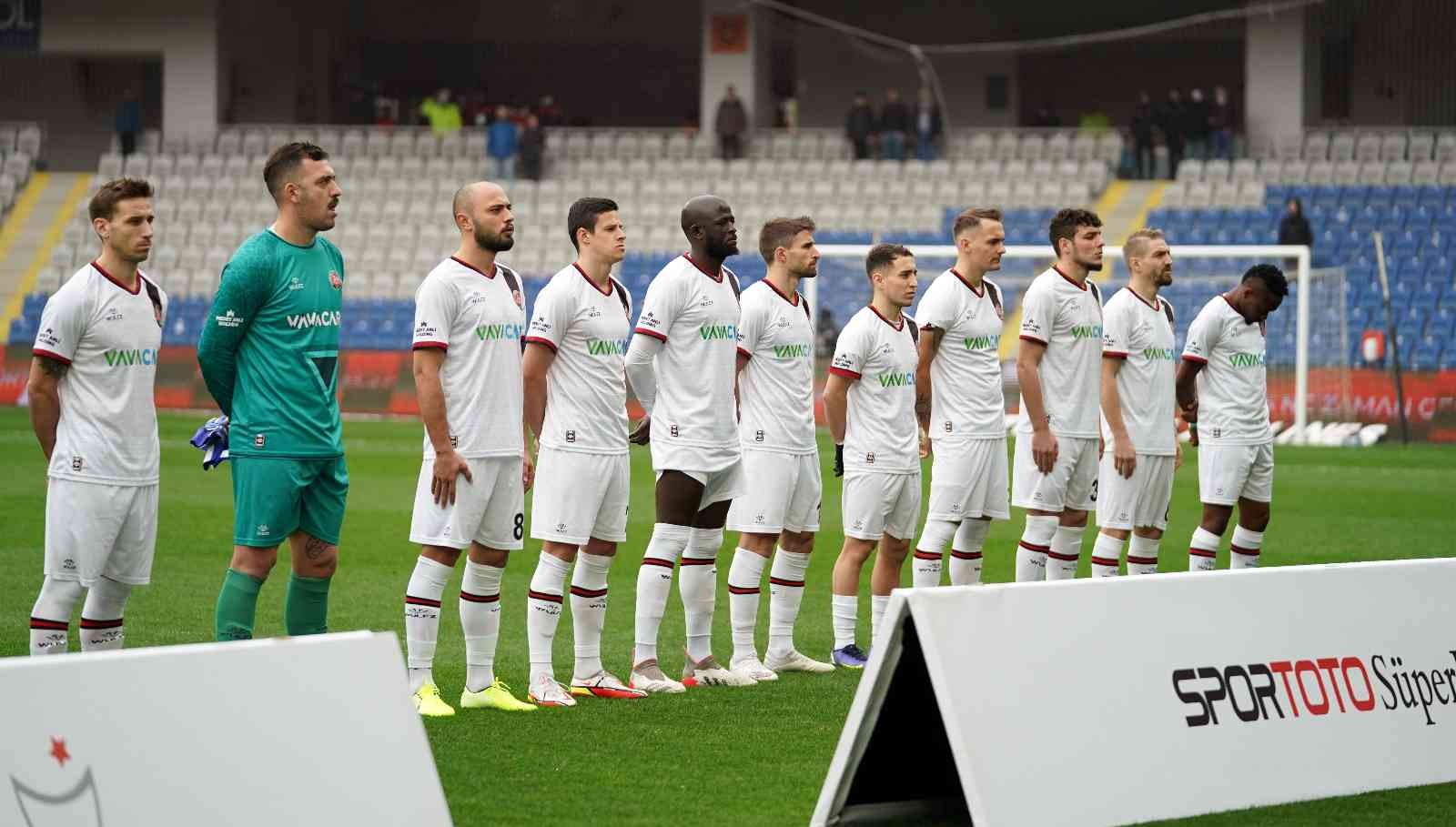 Spor Toto Süper Lig’in 27. haftasında Medipol Başakşehir, Karagümrük’ü konuk ediyor. Mücadelenin 15 dakikası golsüz eşitlikle geçildi. Kaynak: İHA