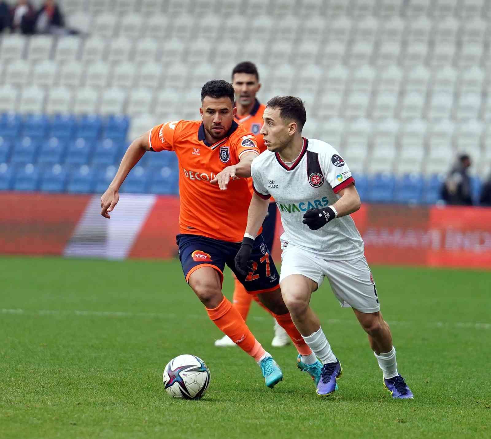 Spor Toto Süper Lig’in 27. haftasında Medipol Başakşehir, Karagümrük’ü konuk ediyor. Mücadelenin 15 dakikası golsüz eşitlikle geçildi. Kaynak: İHA