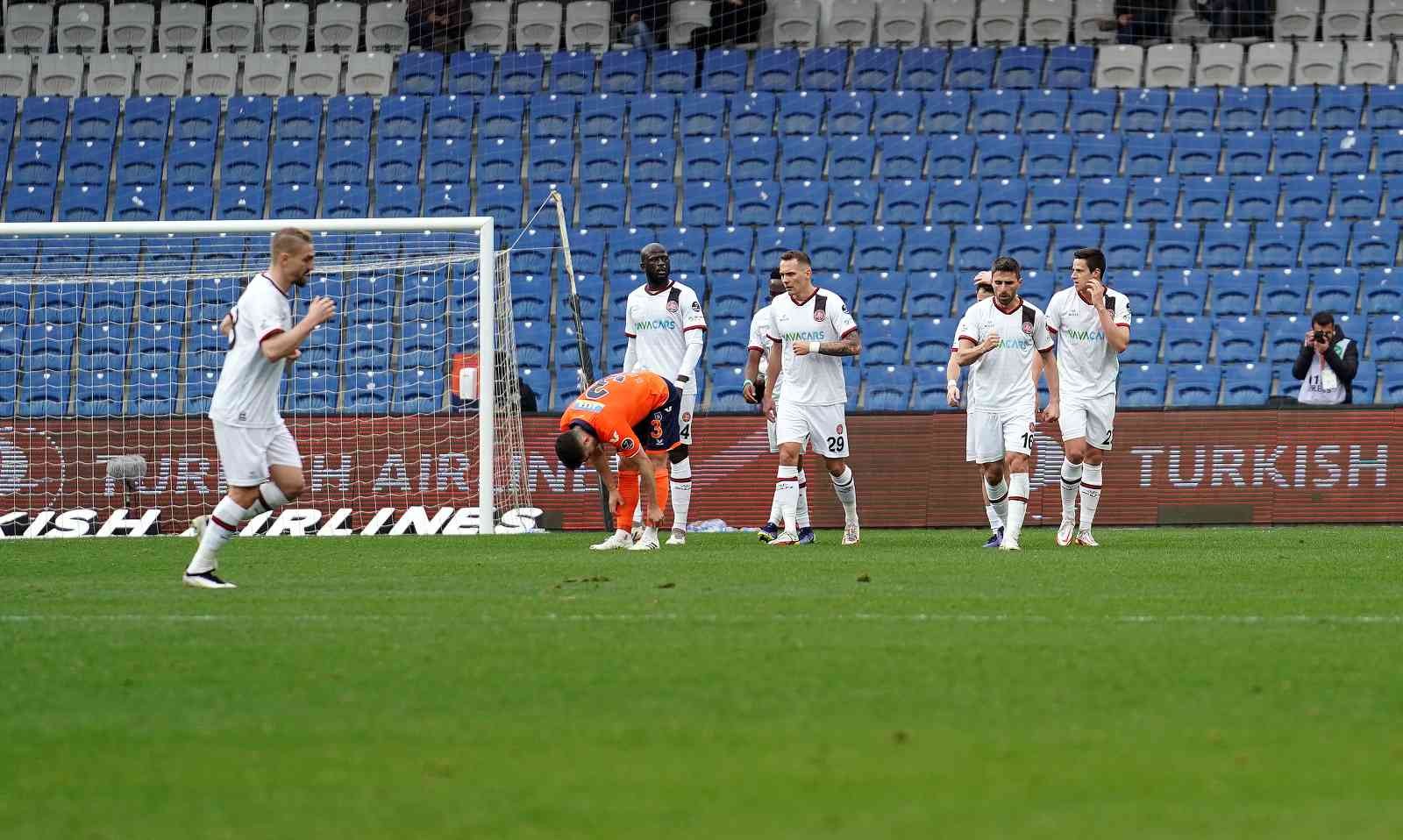 Spor Toto Süper Lig’in 27. haftasında Medipol Başakşehir, Fatih Karagümrük’ü ağırlıyor. Müsabakanın ilk yarısı konuk ekibin 2-1’lik üstünlüğüyle ...