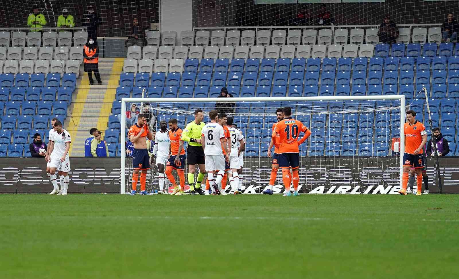 Spor Toto Süper Lig’in 27. haftasında Medipol Başakşehir, Fatih Karagümrük’ü ağırlıyor. Müsabakanın ilk yarısı konuk ekibin 2-1’lik üstünlüğüyle ...