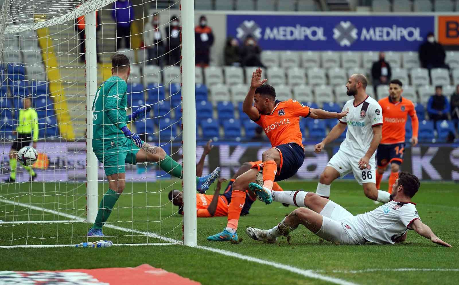 Spor Toto Süper Lig’in 27. haftasında Medipol Başakşehir, Fatih Karagümrük’ü ağırlıyor. Müsabakanın ilk yarısı konuk ekibin 2-1’lik üstünlüğüyle ...