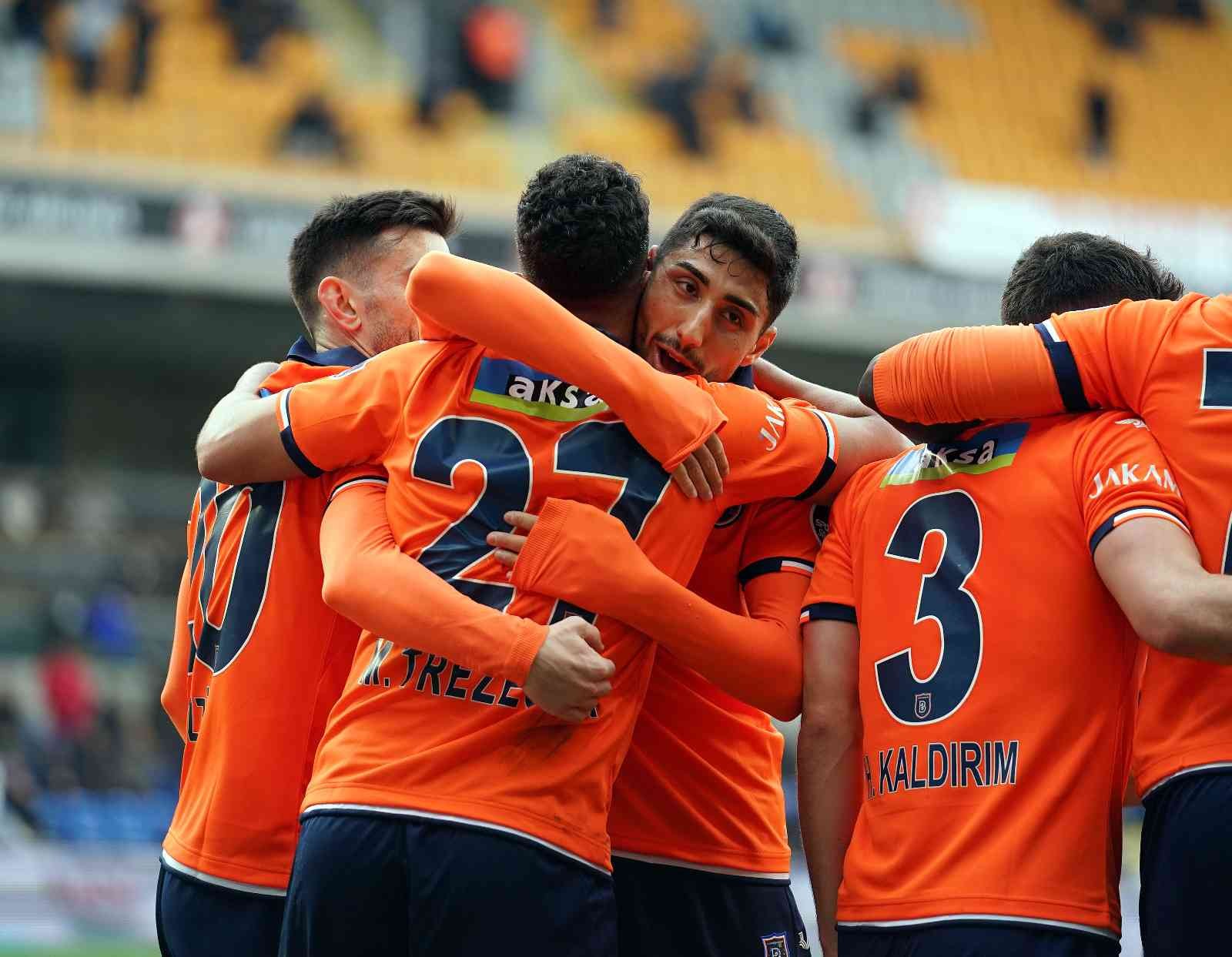 Spor Toto Süper Lig’in 27. haftasında Medipol Başakşehir, Fatih Karagümrük’ü ağırlıyor. Müsabakanın ilk yarısı konuk ekibin 2-1’lik üstünlüğüyle ...