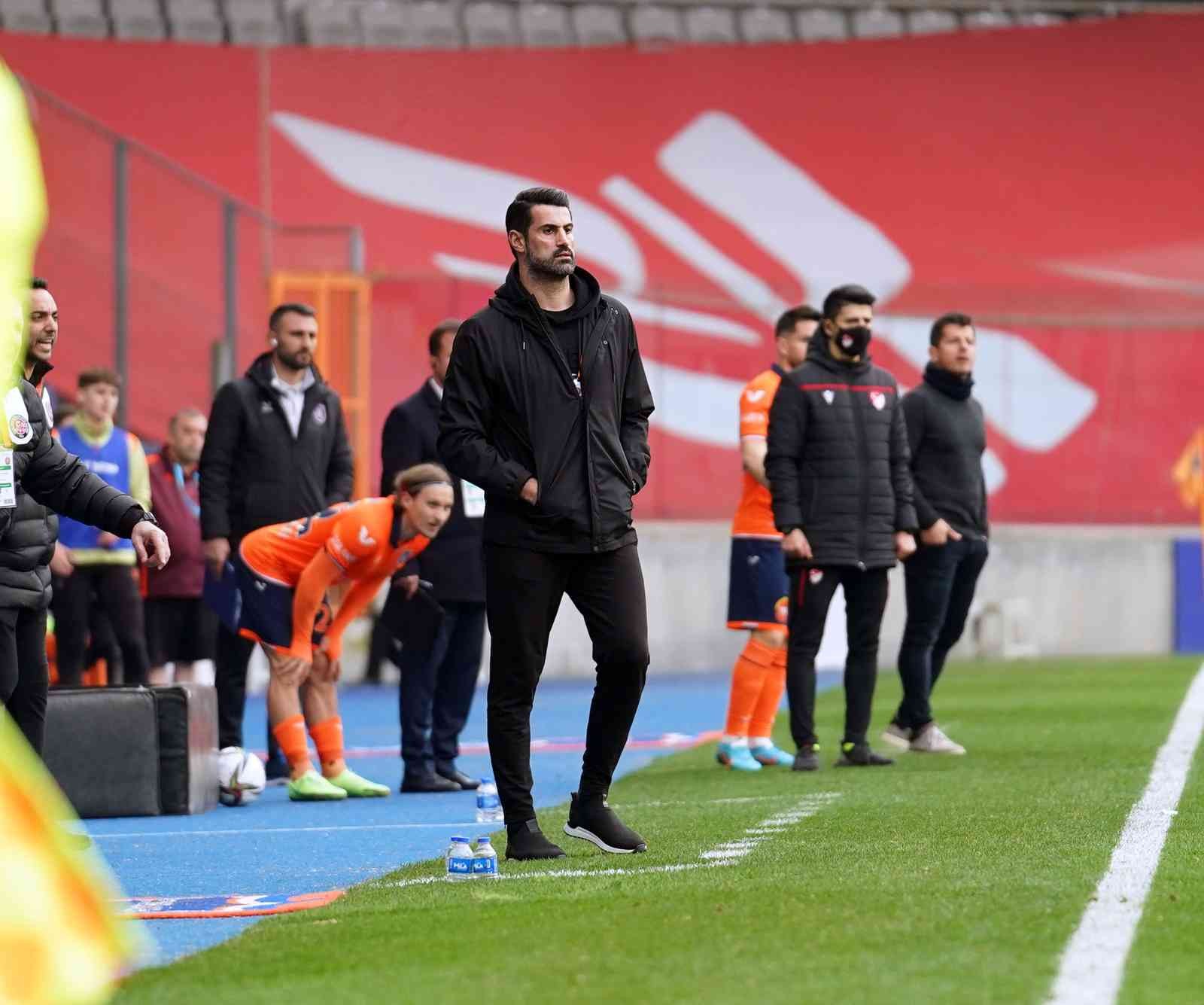 Spor Toto Süper Lig’in 27. haftasında Medipol Başakşehir, Fatih Karagümrük’ü ağırladı. Karagümrük, geriye düştüğü maçta 2 dakikada bulduğu 2 ...